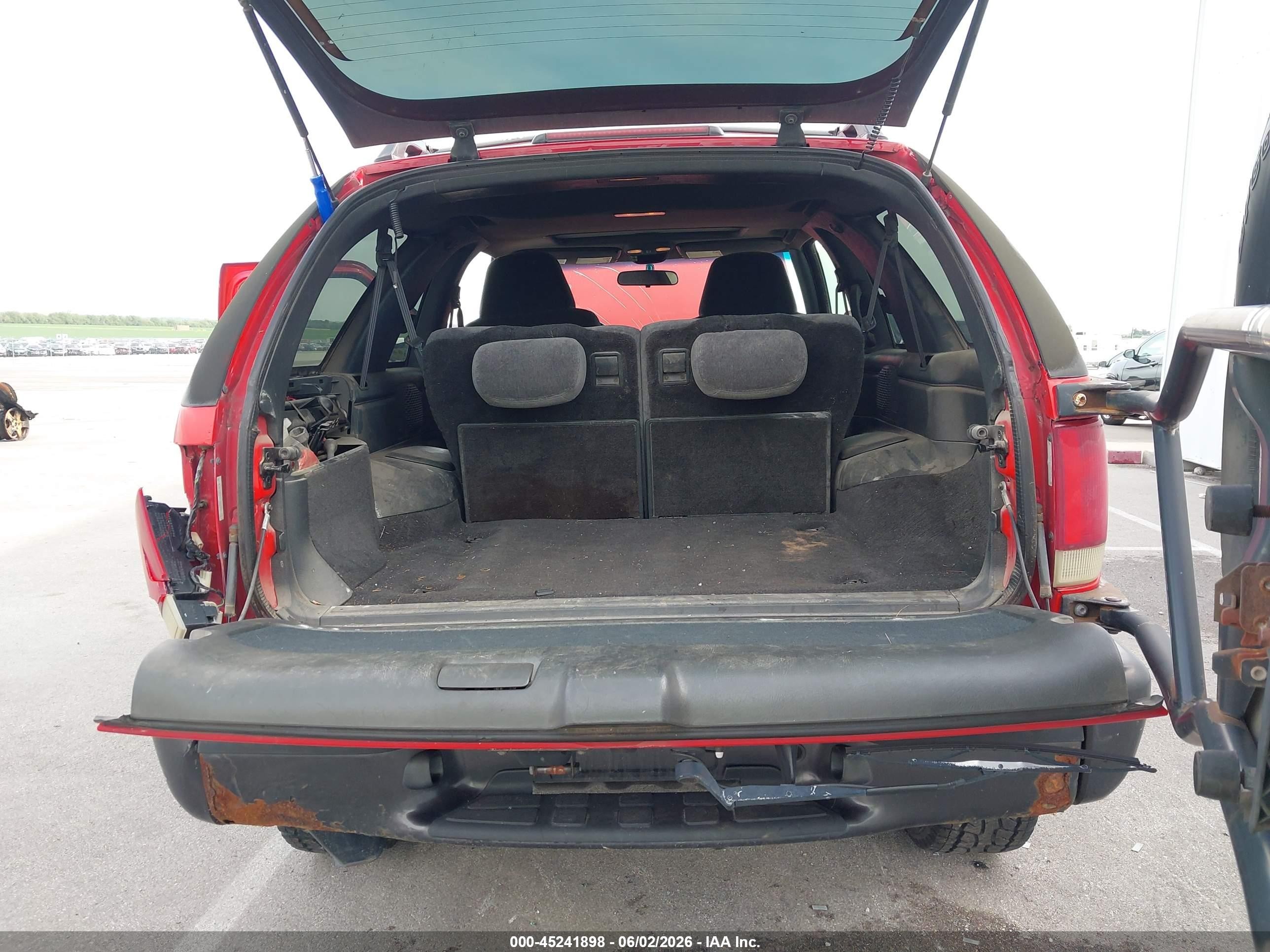 2001 Chevrolet Blazer Ls Red vin: 1GNCT18W41K140097