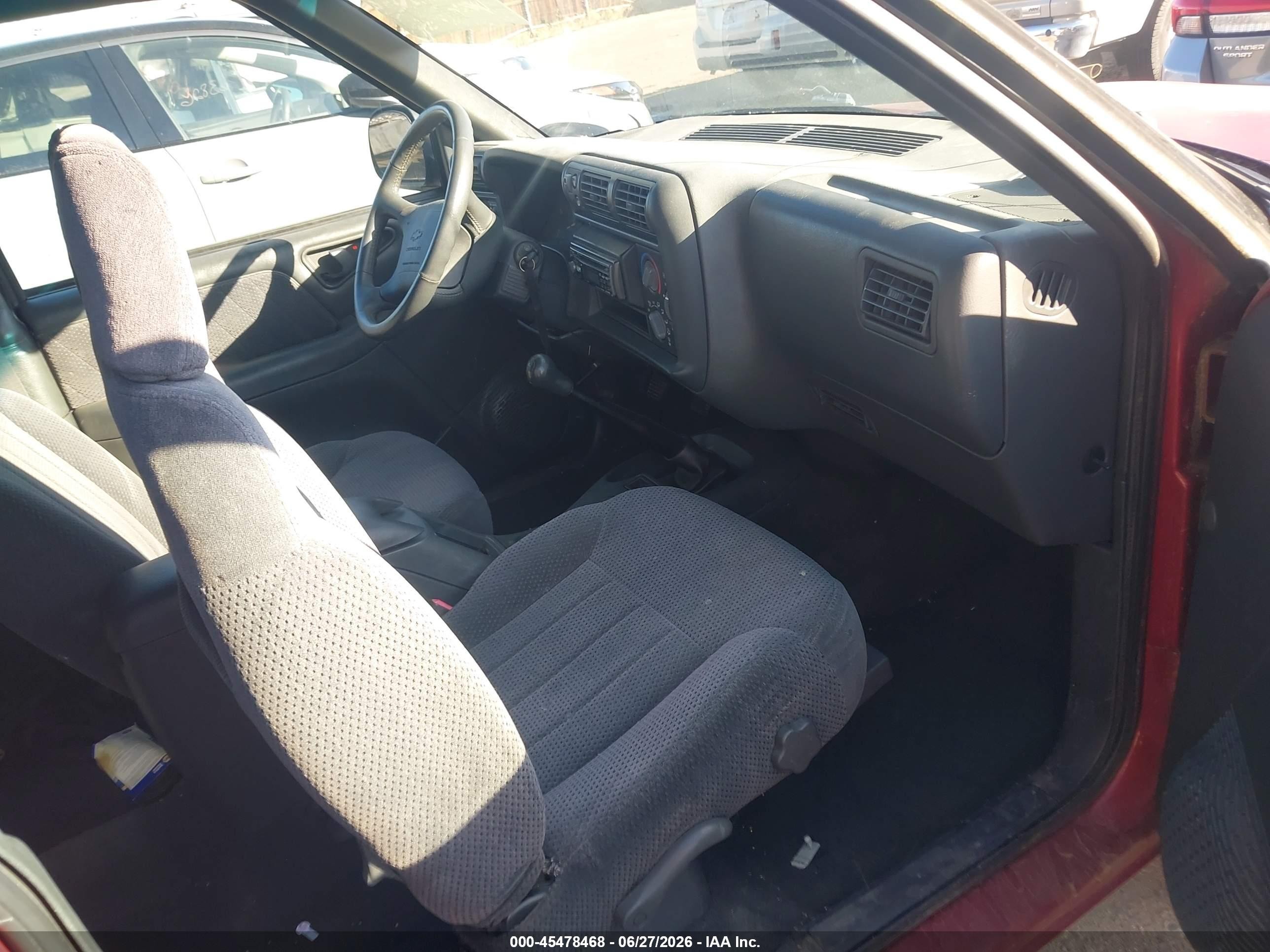 1997 Chevrolet Blazer Ls Red vin: 1GNCT18W4VK184347