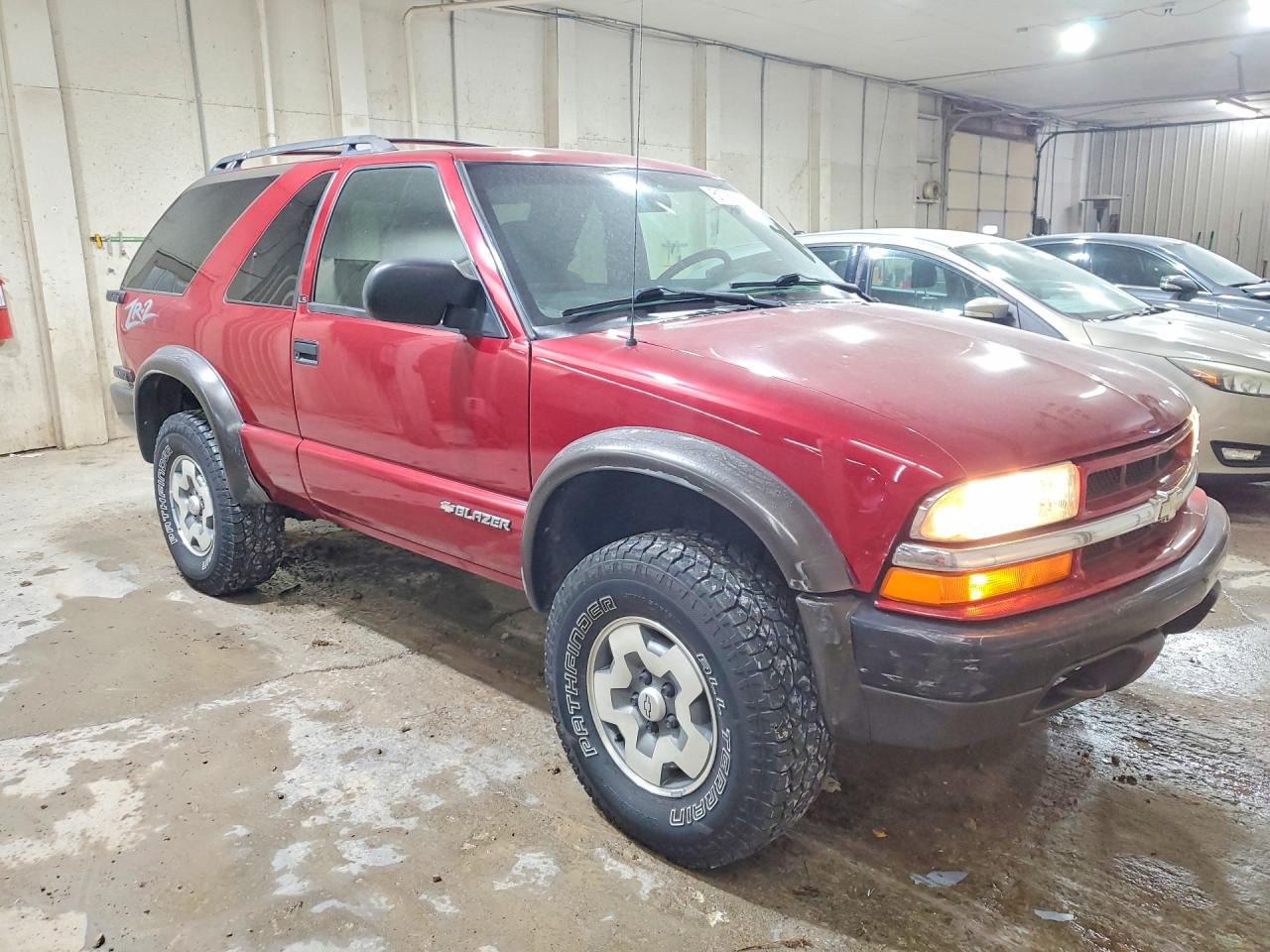 2001 Chevrolet Blazer Burgundy vin: 1GNCT18W51K213929