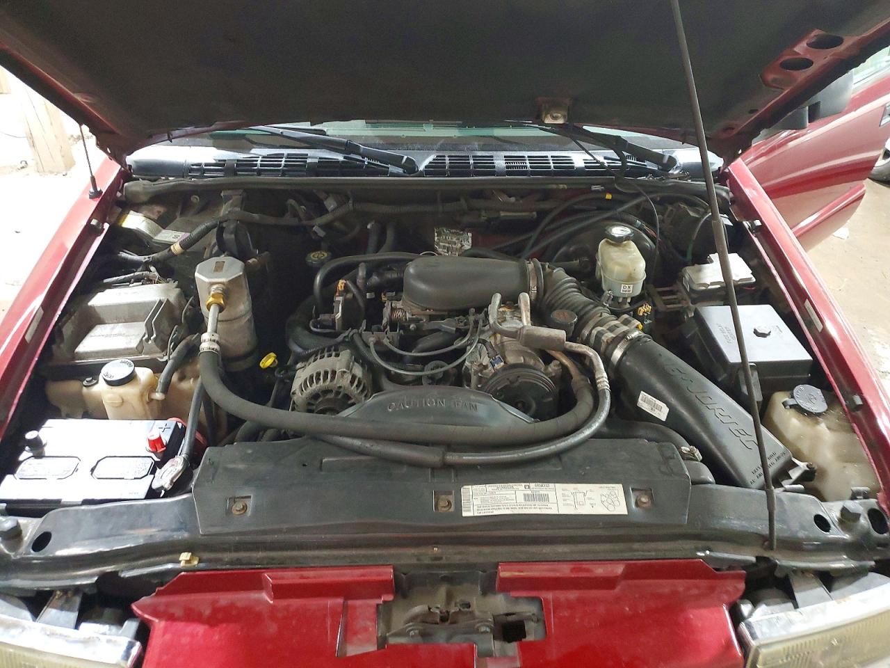 2001 Chevrolet Blazer Burgundy vin: 1GNCT18W51K213929