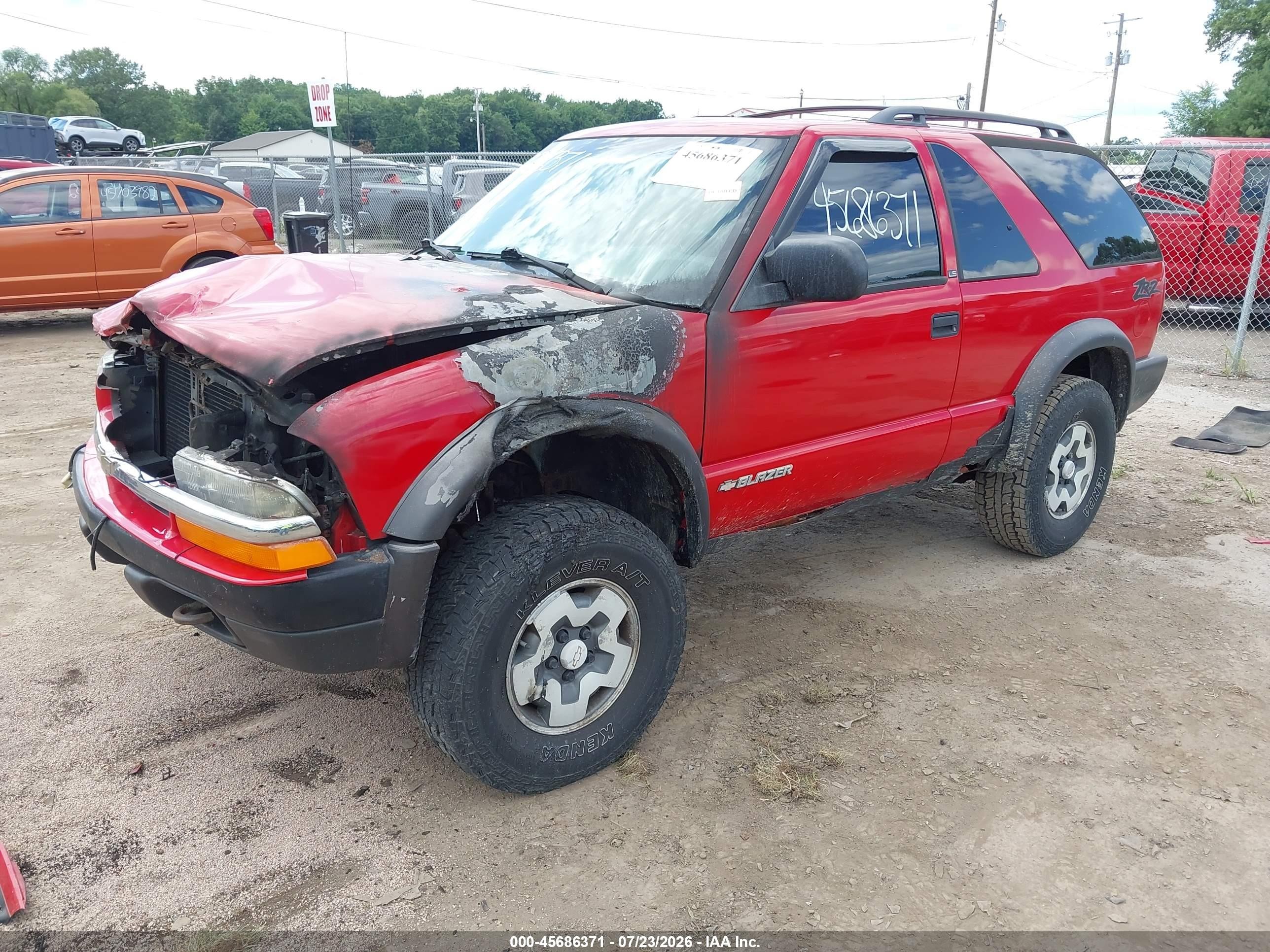 2001 Chevrolet Blazer Ls Red vin: 1GNCT18W71K135542