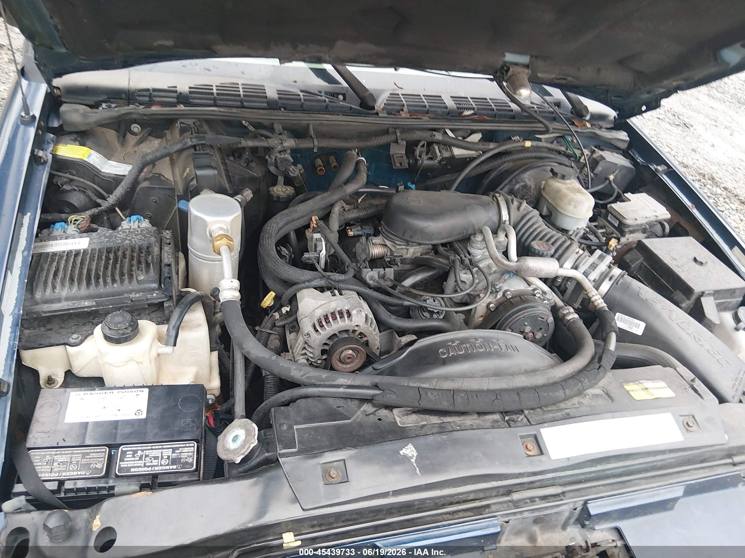 2000 Chevrolet Blazer Ls Синий vin: 1GNCT18W7YK242357