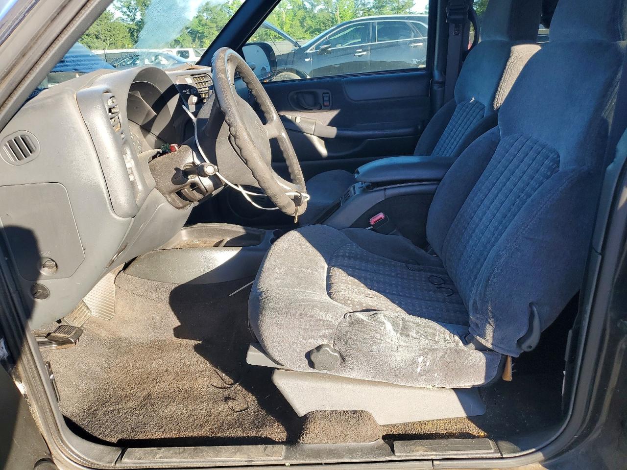 1999 Chevrolet Blazer Black vin: 1GNCT18W8XK175654