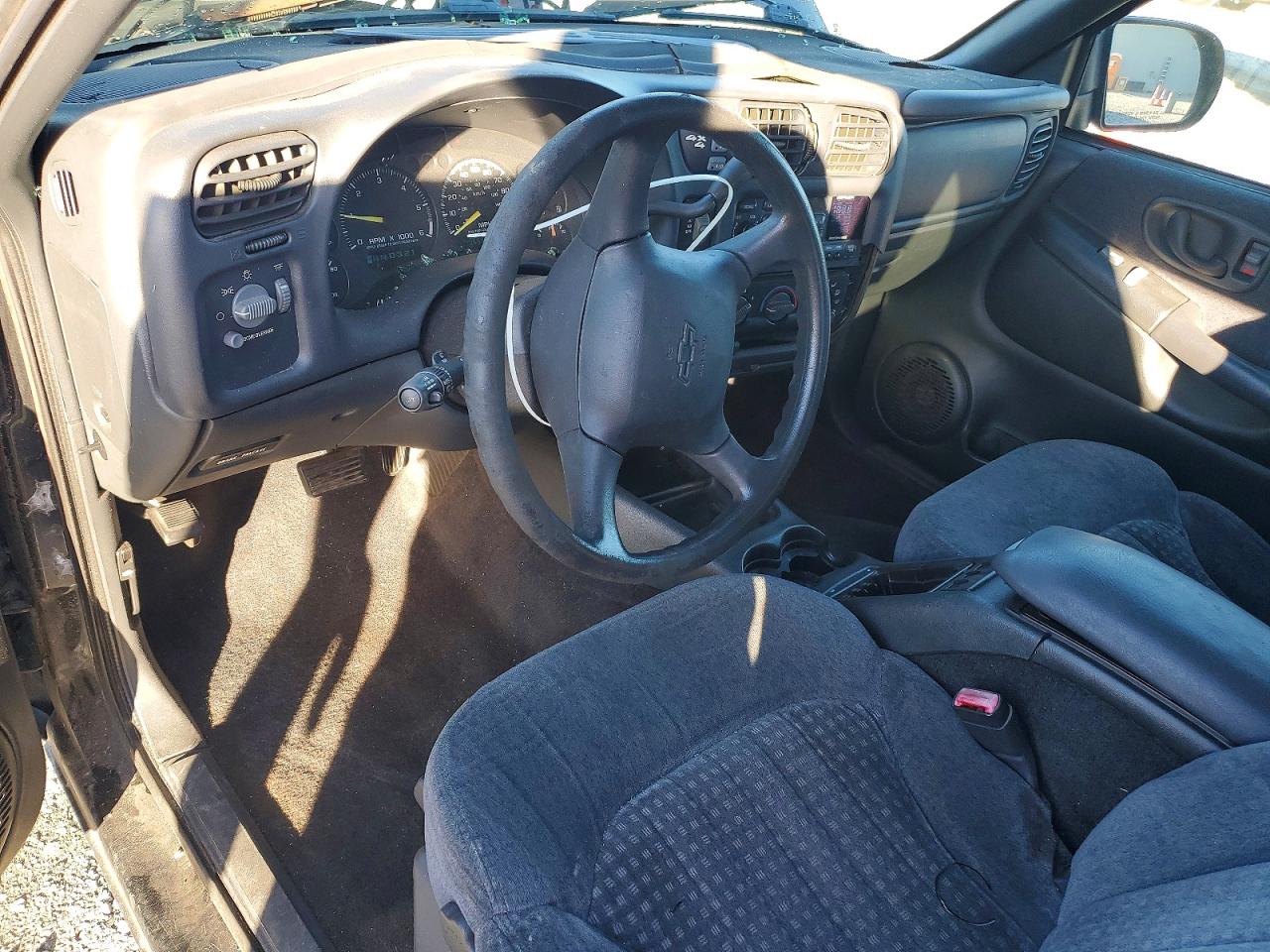 1999 Chevrolet Blazer Black vin: 1GNCT18W8XK175654