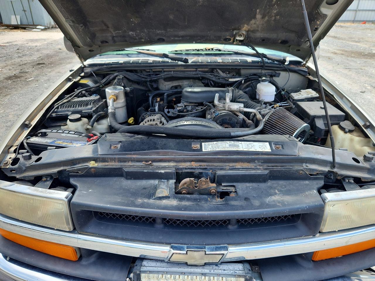 2000 Chevrolet Blazer Бежевый vin: 1GNCT18W8YK117416