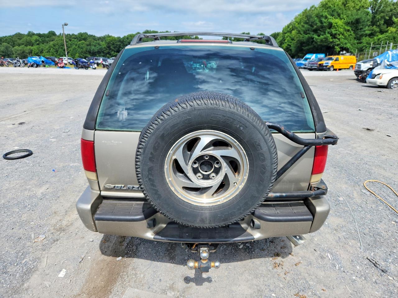 2000 Chevrolet Blazer Бежевый vin: 1GNCT18W8YK117416