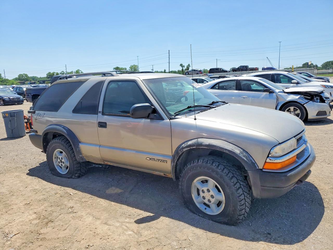 1999 Chevrolet Blazer Gray vin: 1GNCT18W9XK146616