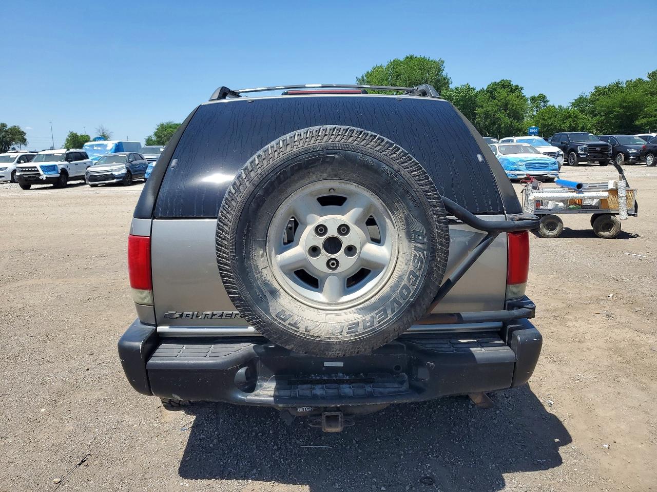 1999 Chevrolet Blazer Gray vin: 1GNCT18W9XK146616