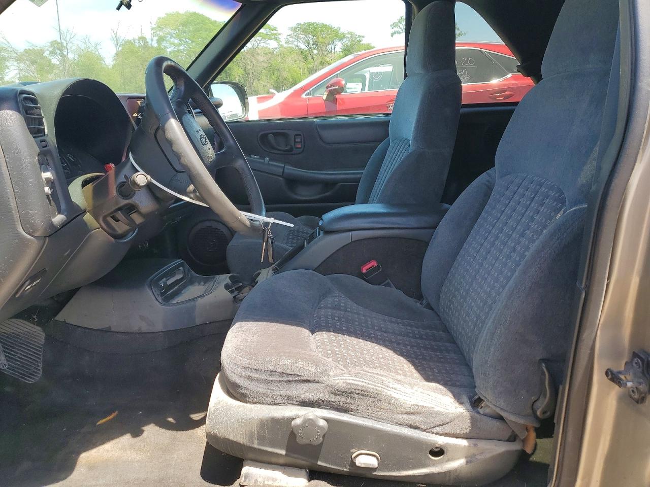 1999 Chevrolet Blazer Gray vin: 1GNCT18W9XK146616