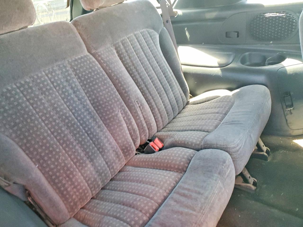 1999 Chevrolet Blazer Gray vin: 1GNCT18W9XK146616