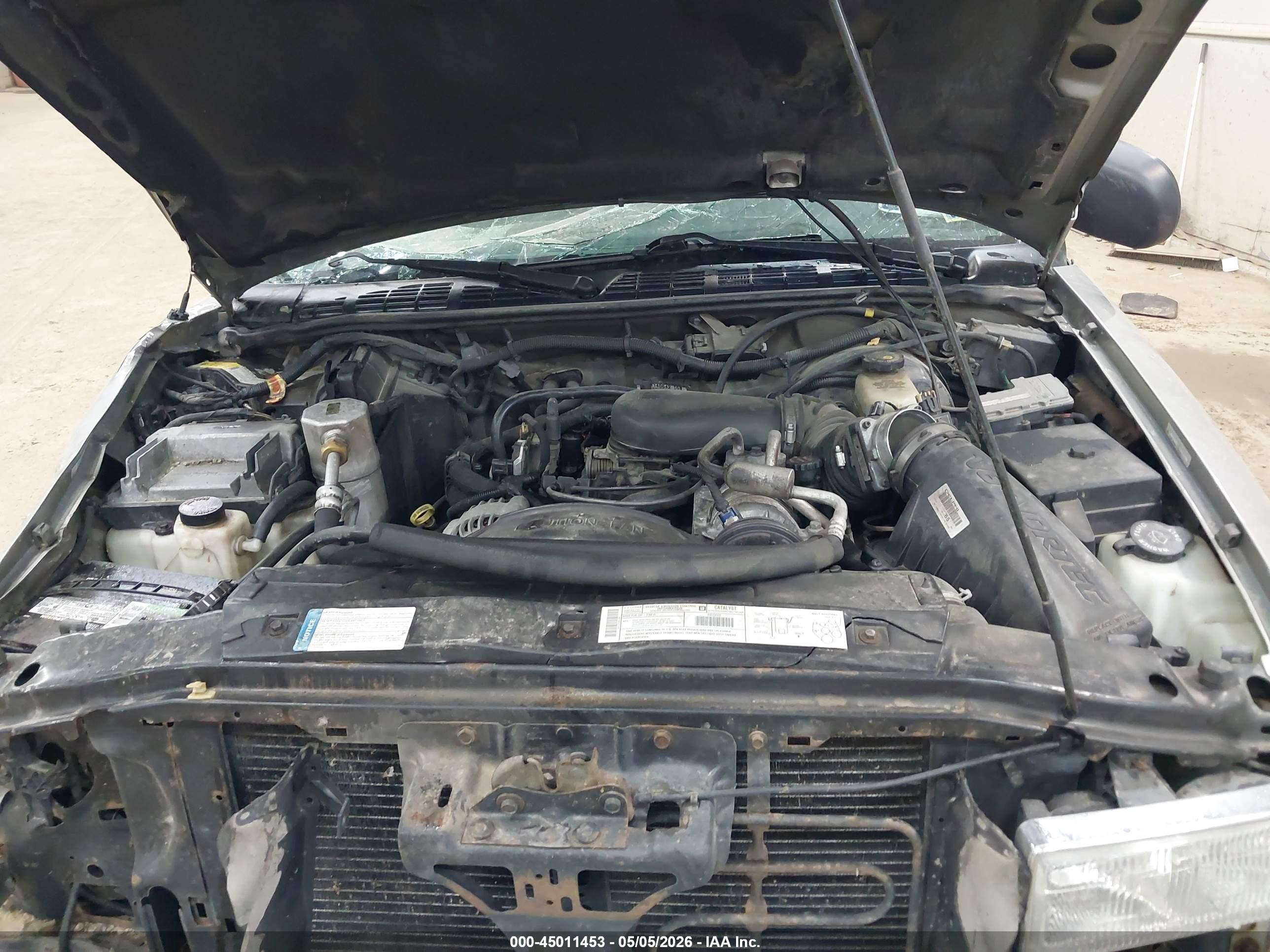 2001 Chevrolet Blazer Ls Серебряный vin: 1GNCT18WX1K232010