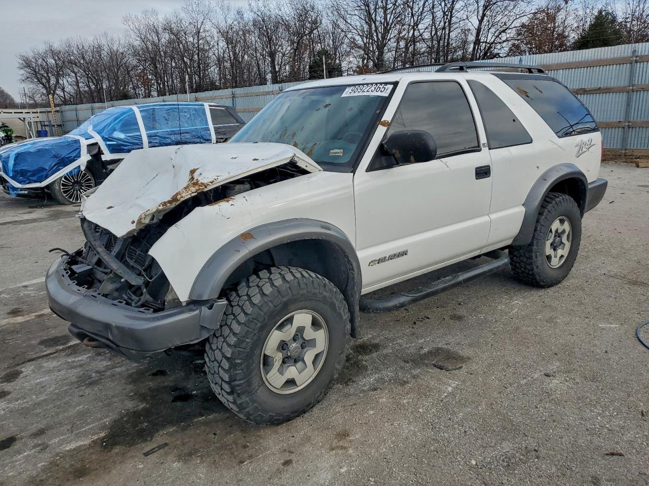 2003 Chevrolet Blazer White vin: 1GNCT18X03K140156