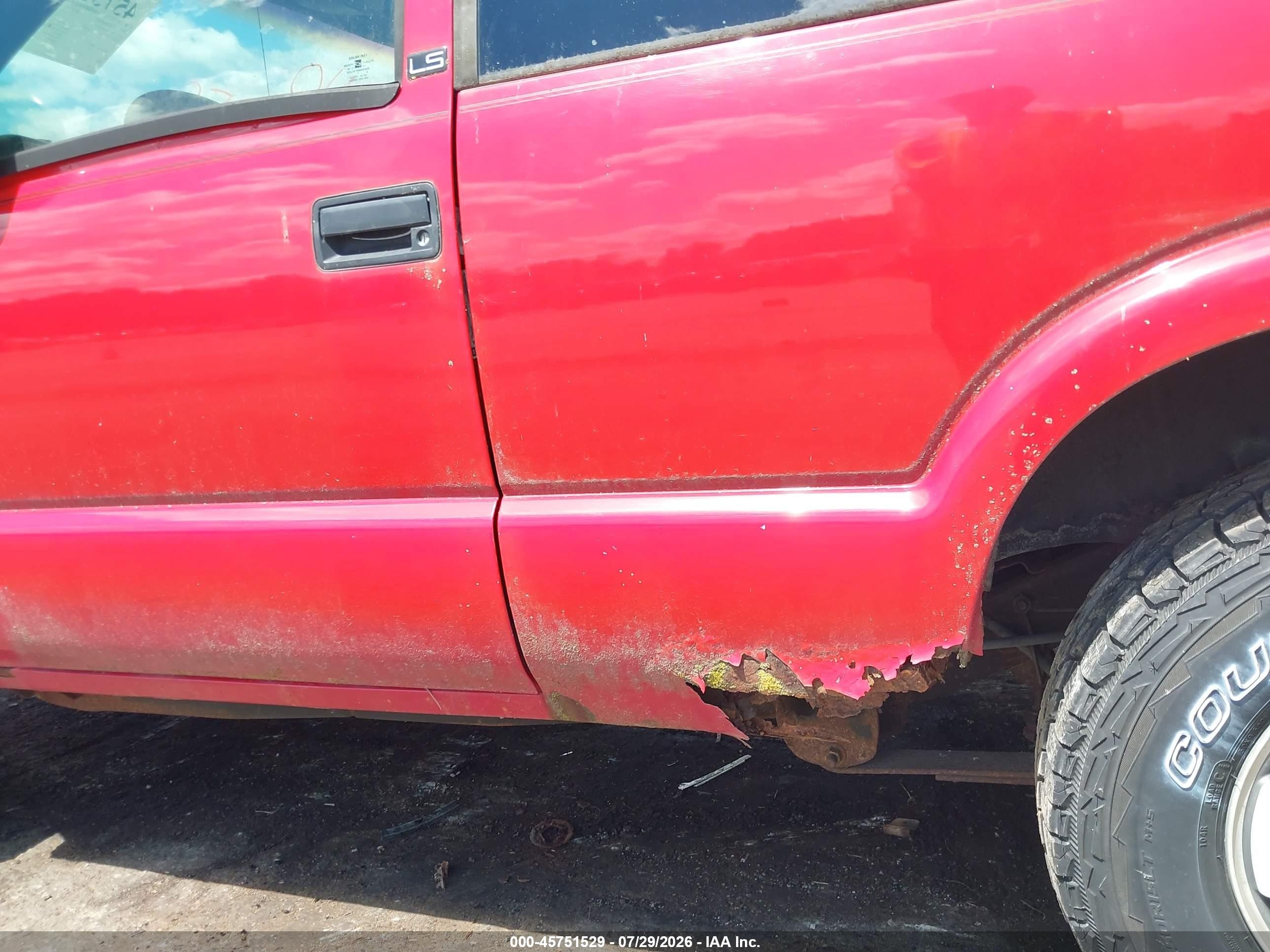 2003 Chevrolet Blazer Ls Red vin: 1GNCT18X53K143487