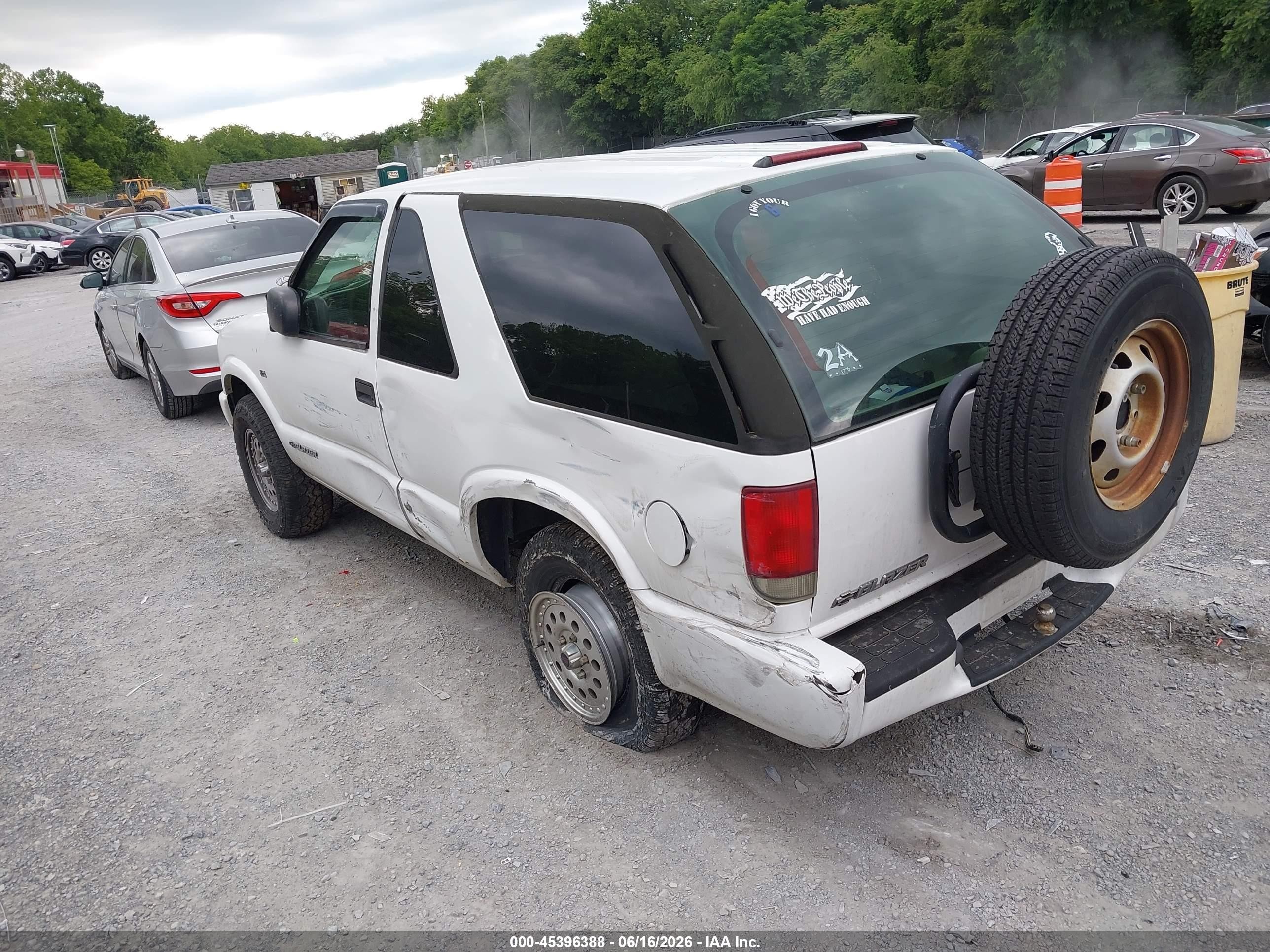 2004 Chevrolet Blazer Ls White vin: 1GNCT18X64K162597