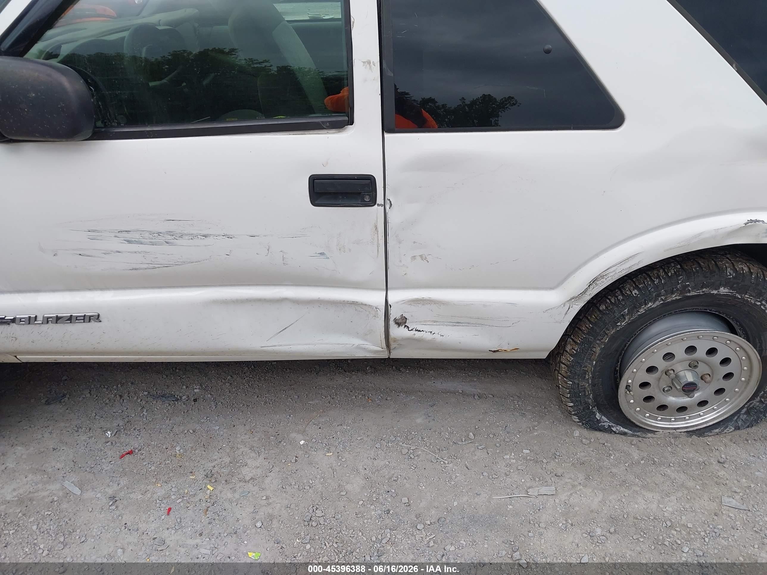 2004 Chevrolet Blazer Ls White vin: 1GNCT18X64K162597