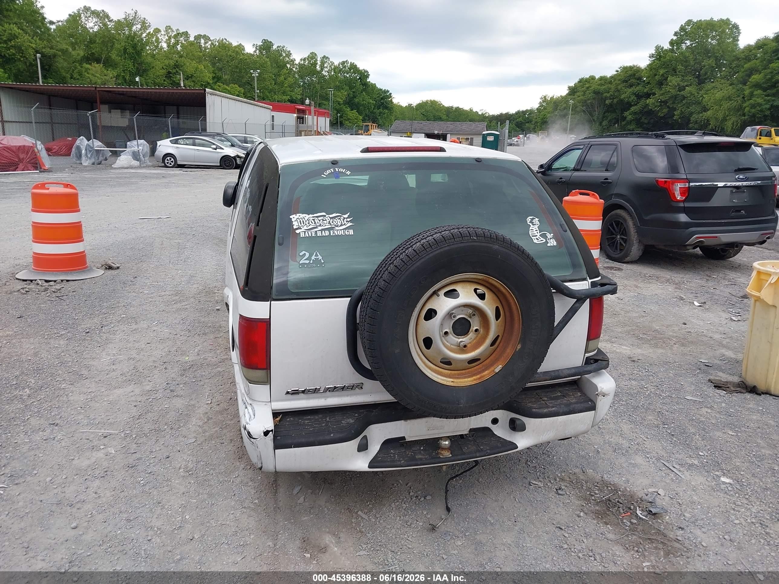 2004 Chevrolet Blazer Ls White vin: 1GNCT18X64K162597