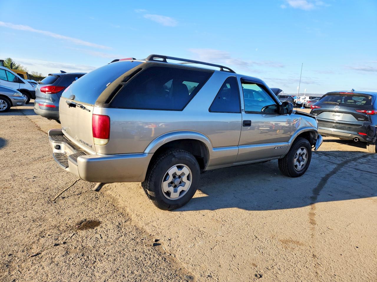 2003 Chev Blazer Gray vin: 1GNCT18X93K122996