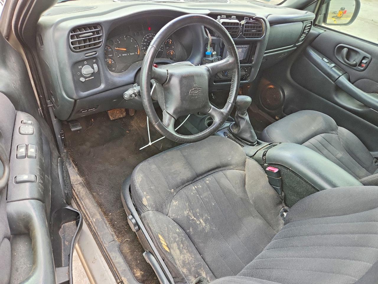 2003 Chevrolet Blazer Beige vin: 1GNCT18X93K169848