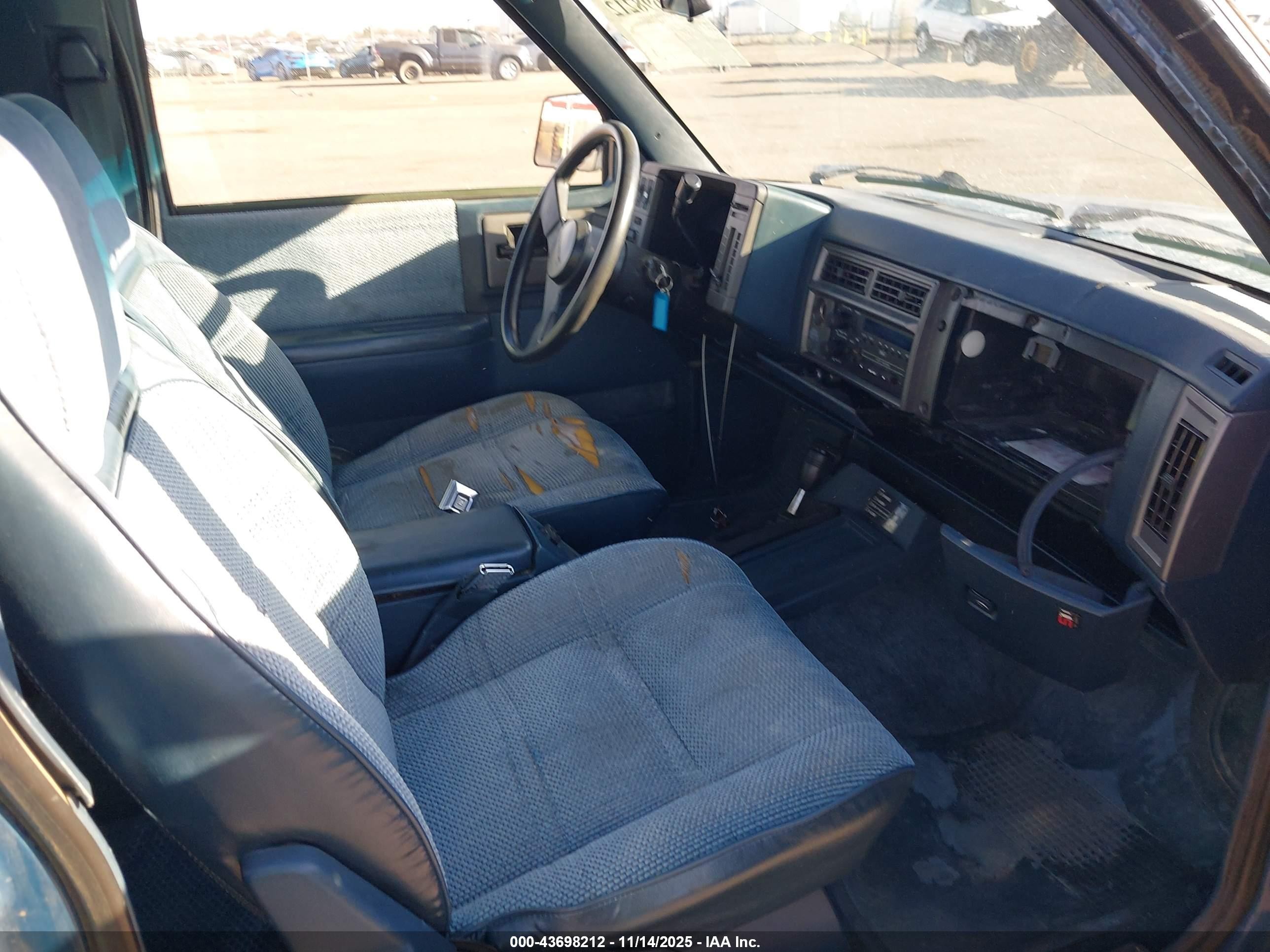 1991 Chevrolet Blazer S10 Dark Blue vin: 1GNCT18Z0M0116704