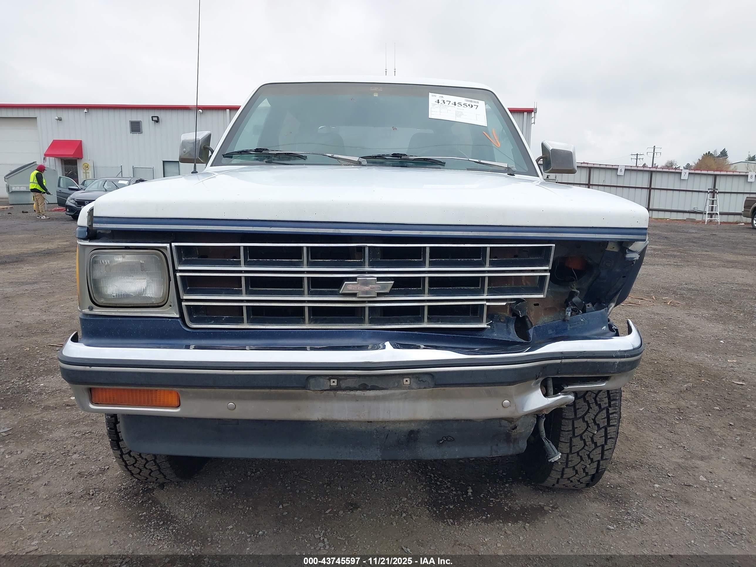 1989 Chevrolet Blazer S10 White vin: 1GNCT18ZXK0142766