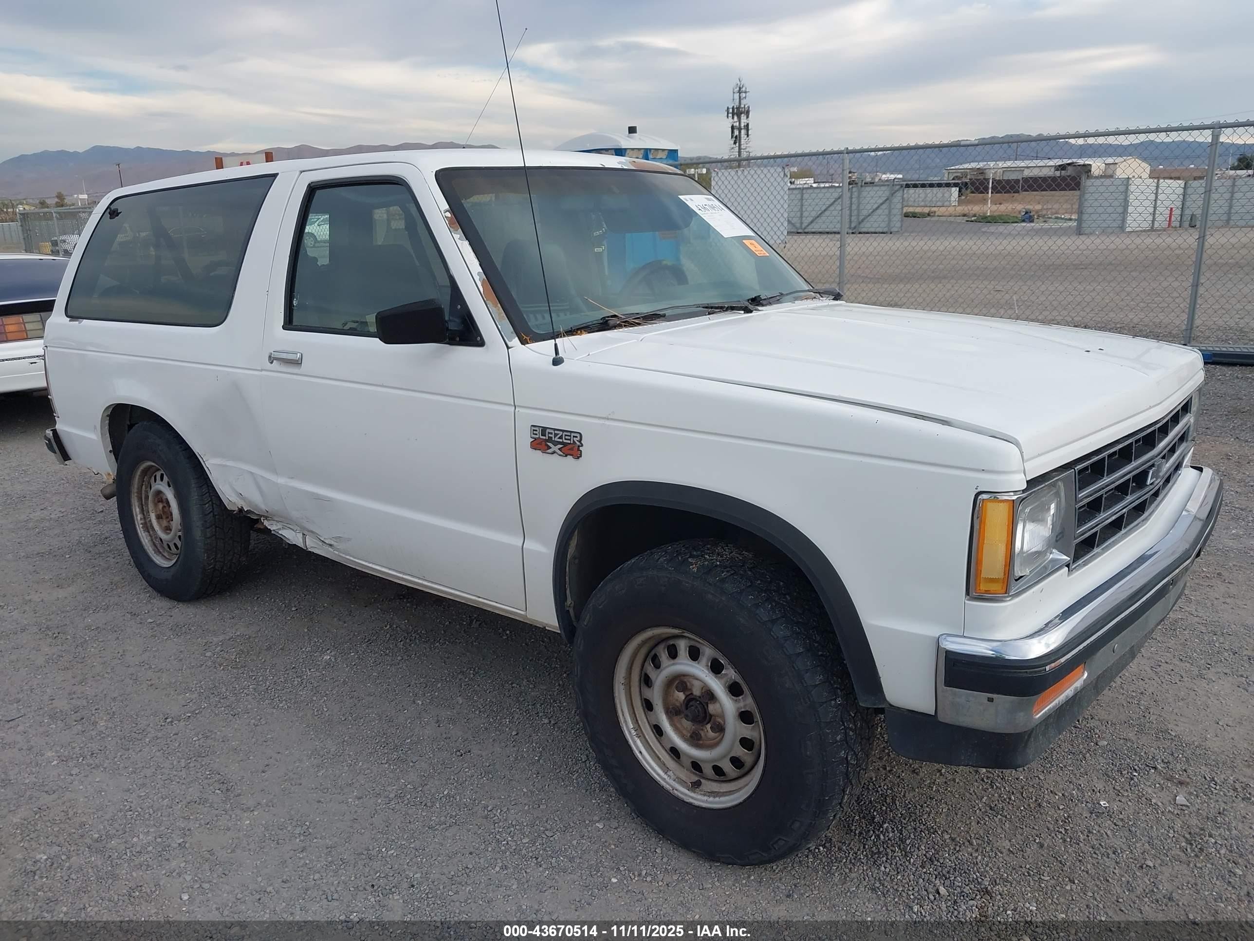 1989 Chevrolet Blazer S10 White vin: 1GNCT18ZXK8230184