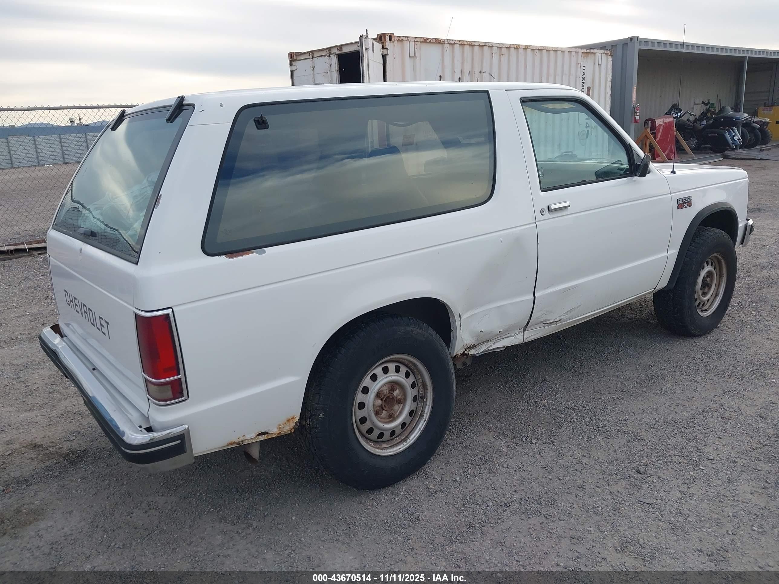 1989 Chevrolet Blazer S10 White vin: 1GNCT18ZXK8230184