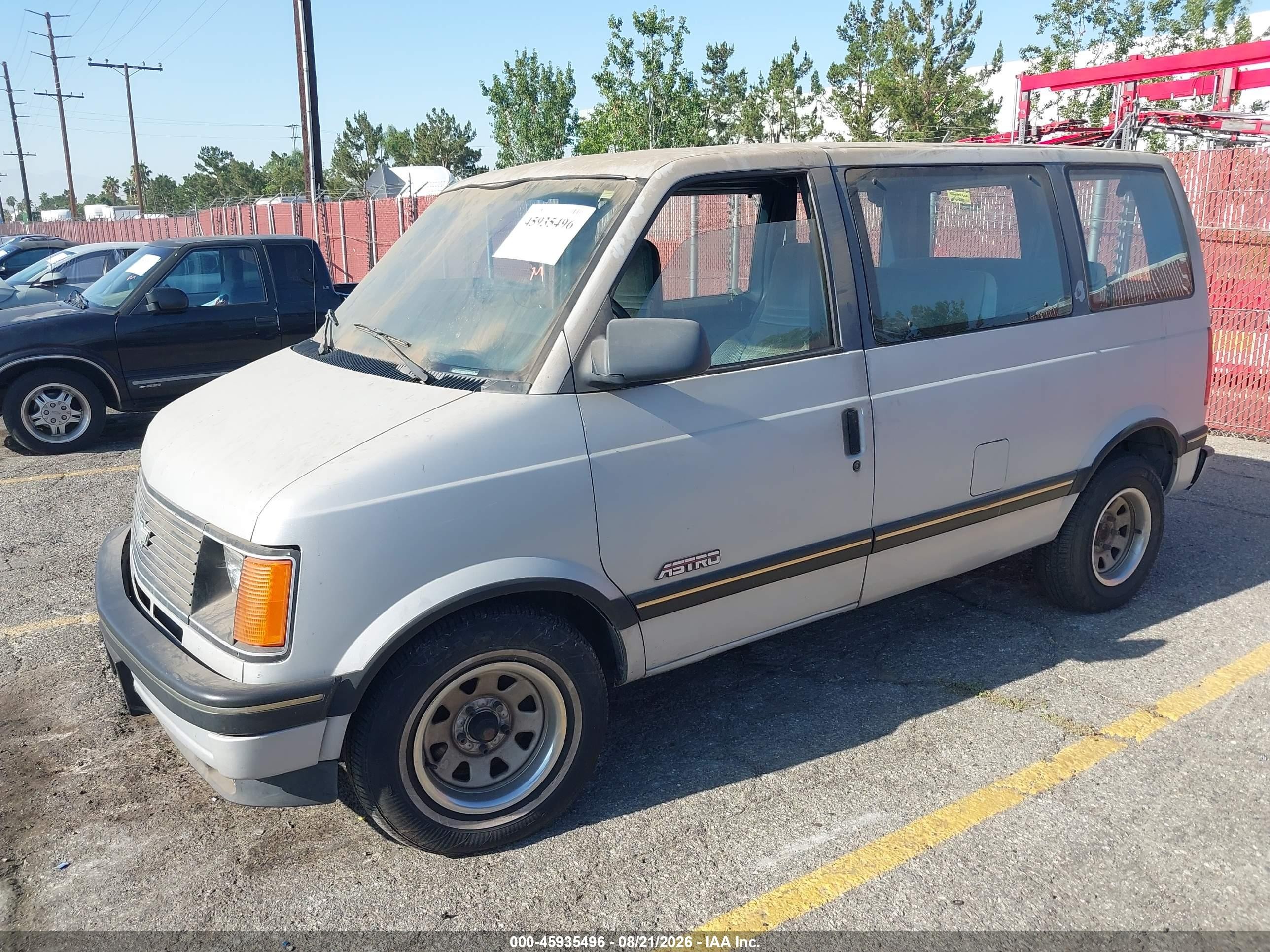 1991 Chevrolet Astro   Silver vin: 1GNDM15Z1MB122418