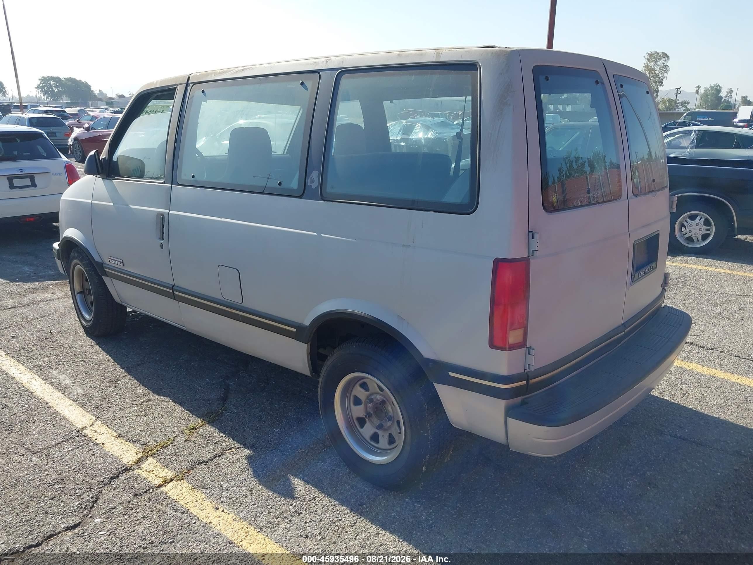 1991 Chevrolet Astro   Silver vin: 1GNDM15Z1MB122418