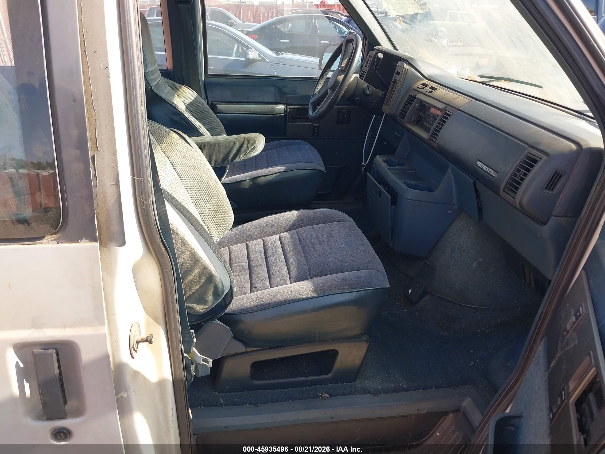 1991 Chevrolet Astro   Silver vin: 1GNDM15Z1MB122418