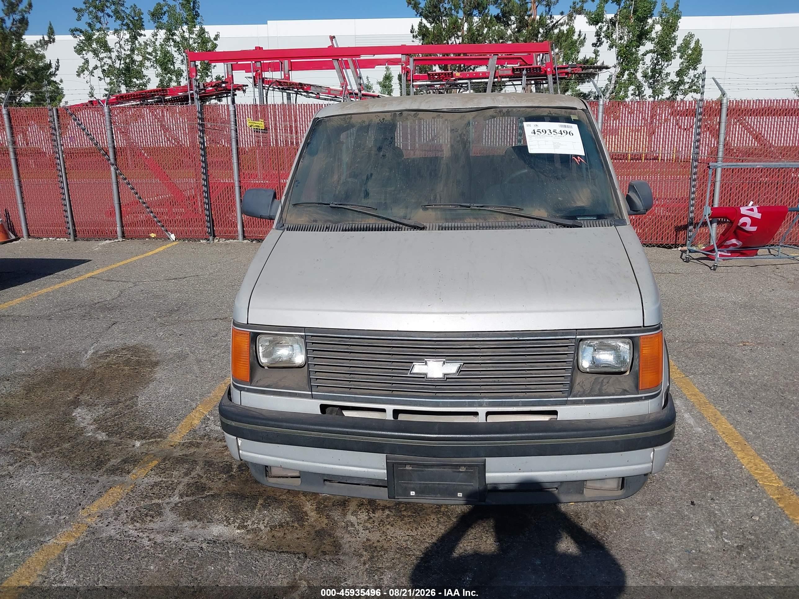 1991 Chevrolet Astro   Silver vin: 1GNDM15Z1MB122418