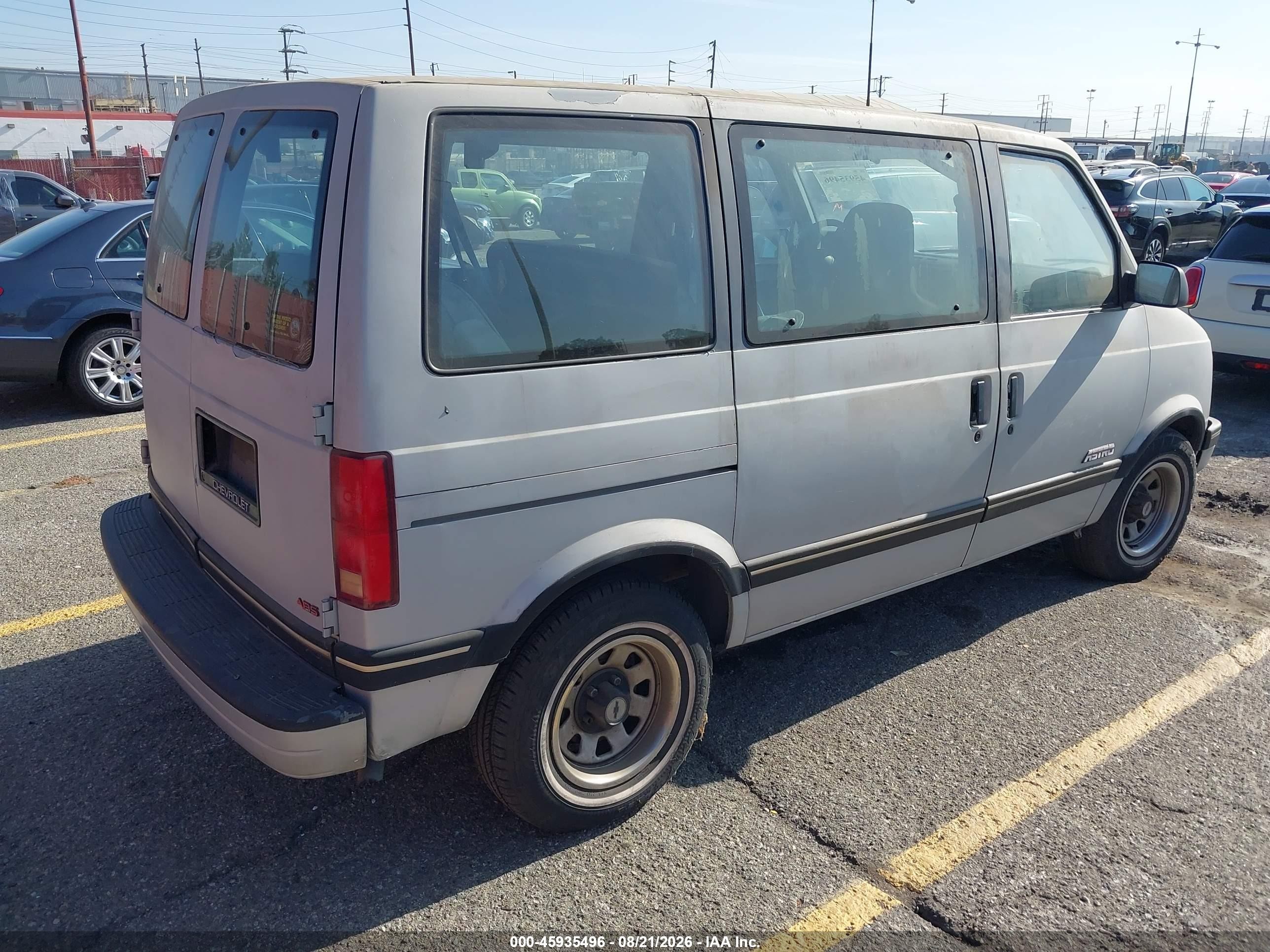 1991 Chevrolet Astro   Silver vin: 1GNDM15Z1MB122418