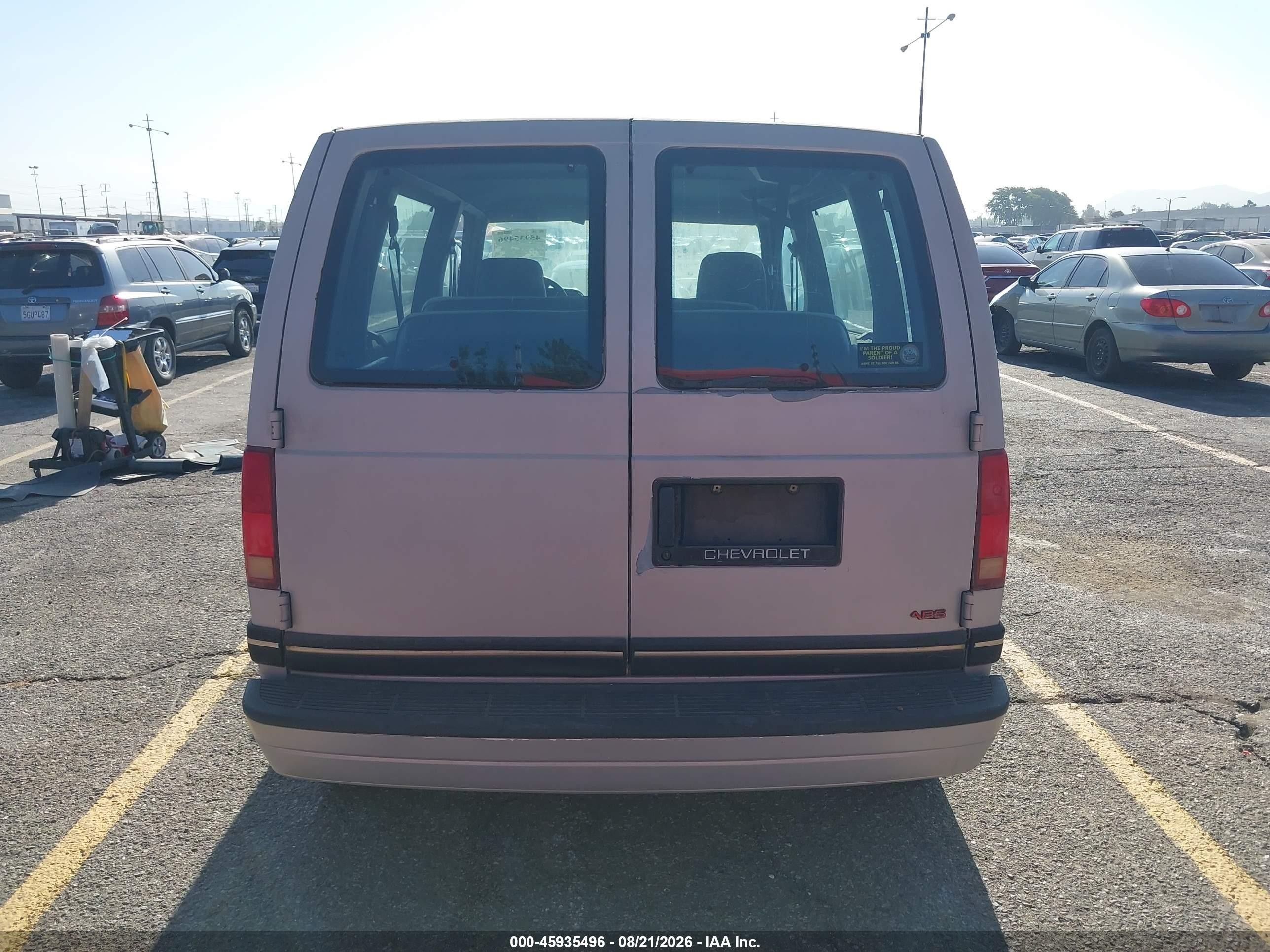 1991 Chevrolet Astro   Silver vin: 1GNDM15Z1MB122418