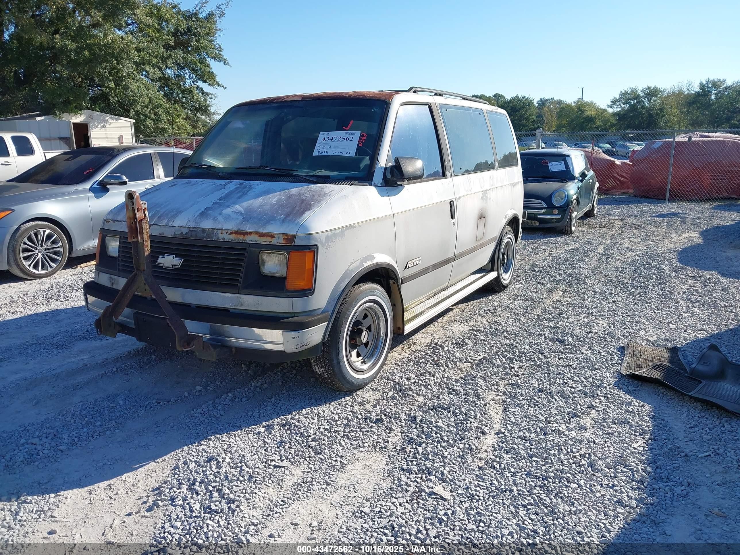 1988 Chevrolet Astro   White vin: 1GNDM15Z3JB195317