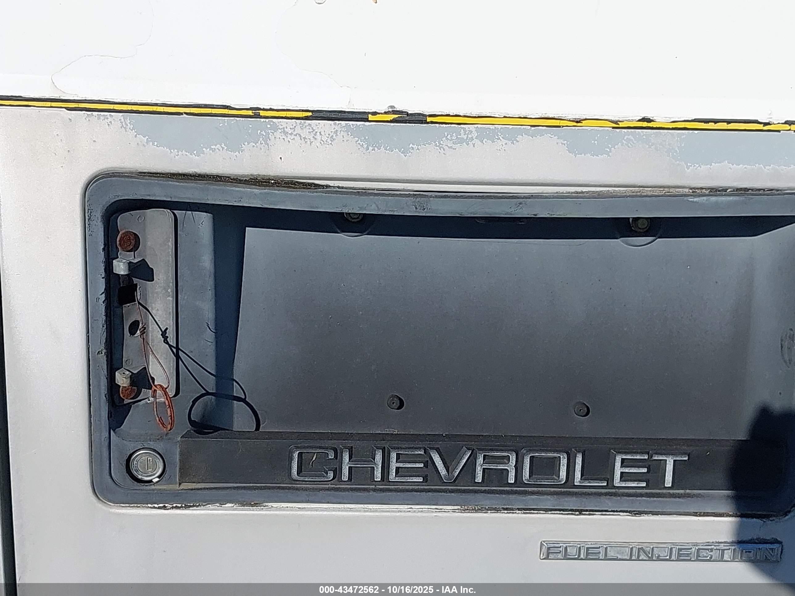 1988 Chevrolet Astro   White vin: 1GNDM15Z3JB195317