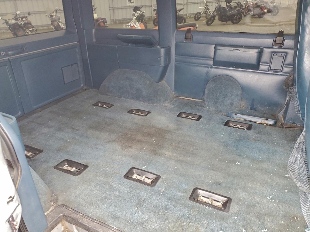1992 Chevrolet Astro Silver vin: 1GNDM15Z8NB167549
