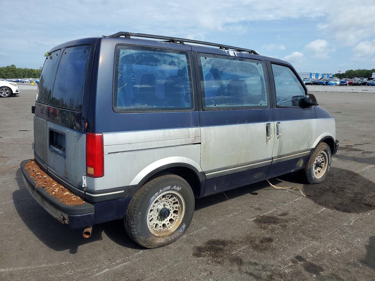 1990 Chevrolet Astro Two Tone vin: 1GNDM15ZXLB148627