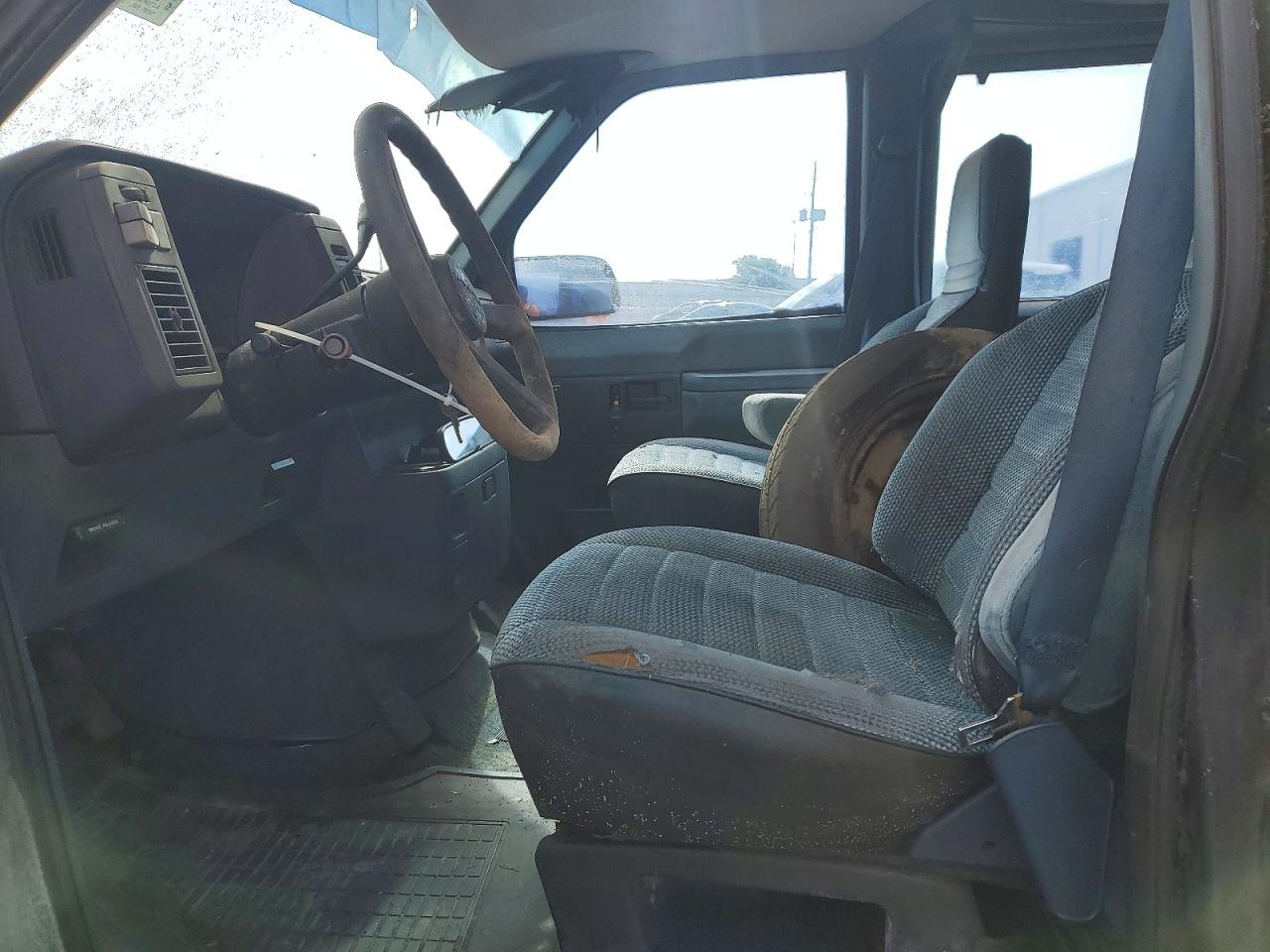 1990 Chevrolet Astro Two Tone vin: 1GNDM15ZXLB148627