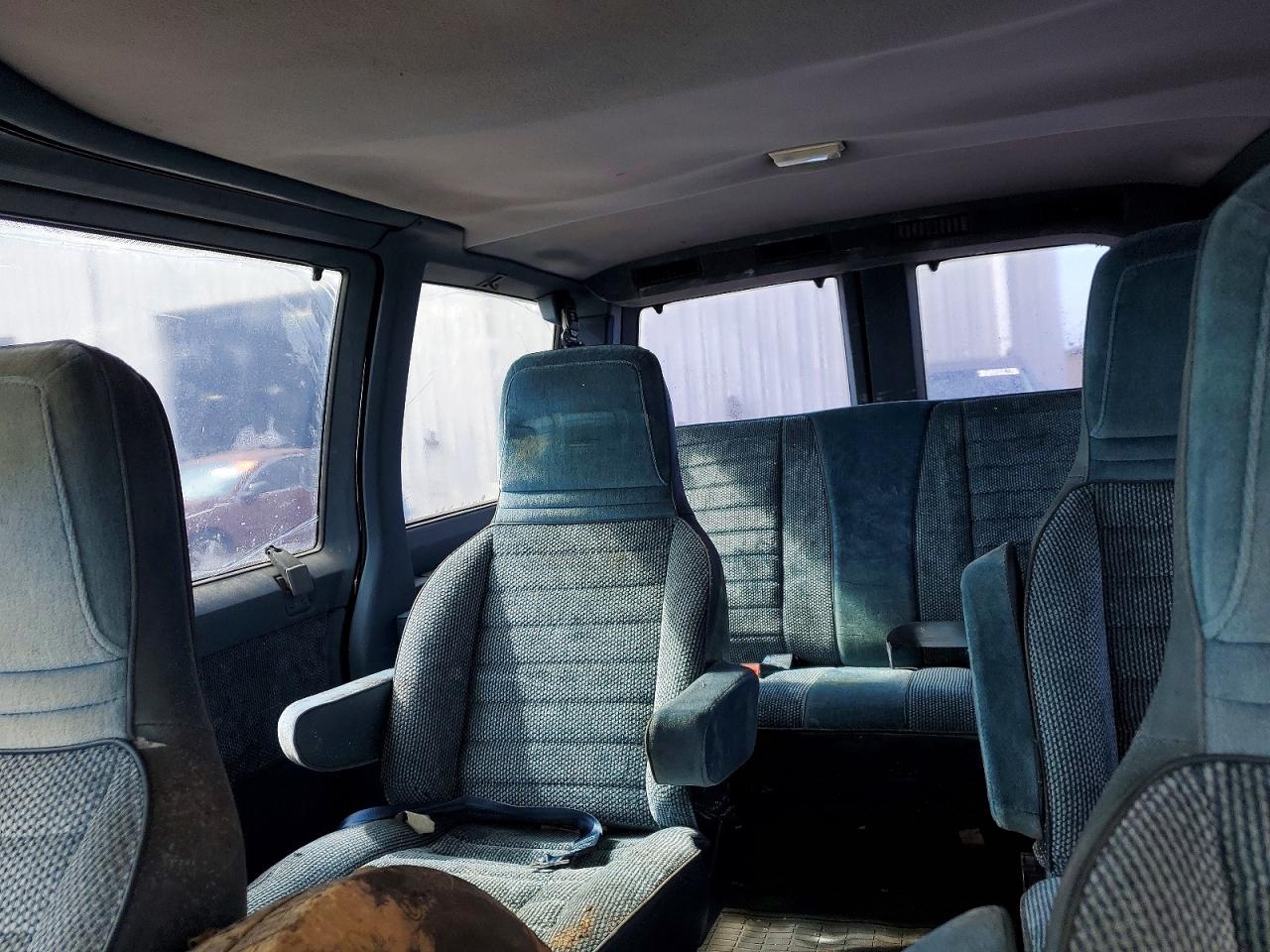 1990 Chevrolet Astro Two Tone vin: 1GNDM15ZXLB148627