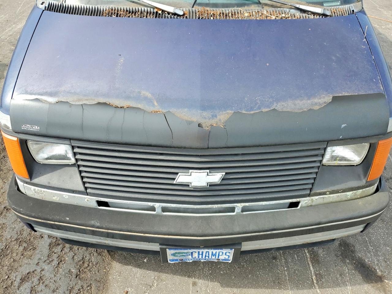 1990 Chevrolet Astro Two Tone vin: 1GNDM15ZXLB148627