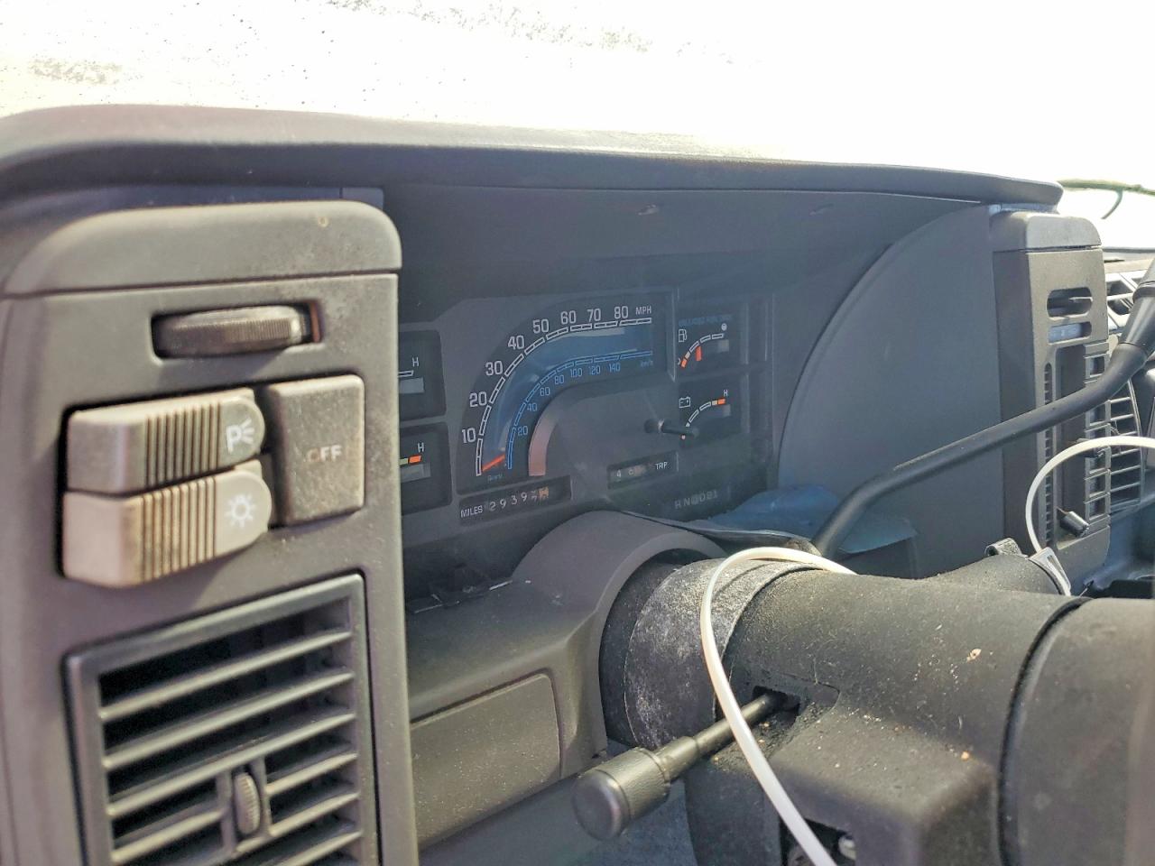 1990 Chevrolet Astro Two Tone vin: 1GNDM15ZXLB148627