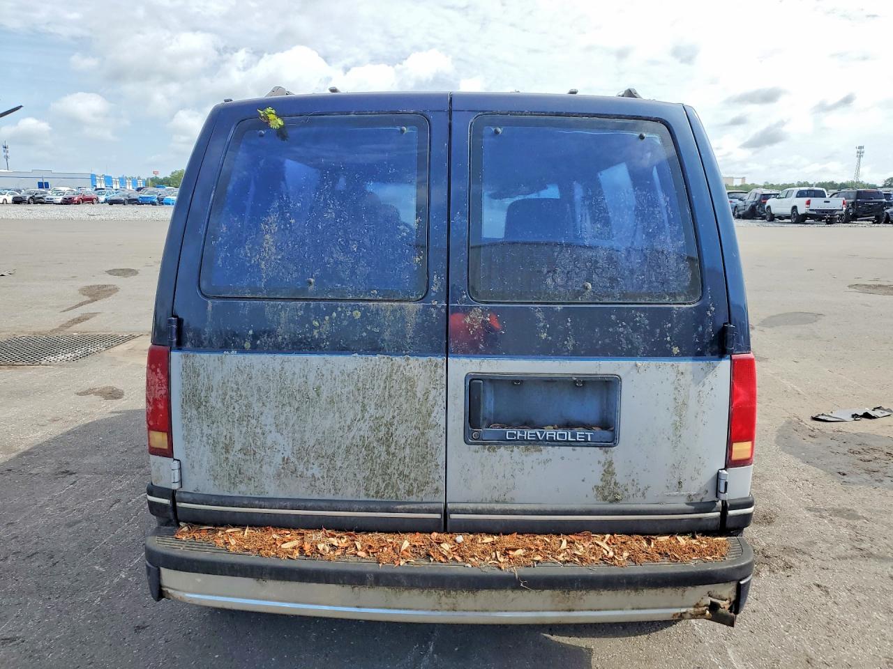 1990 Chevrolet Astro Two Tone vin: 1GNDM15ZXLB148627