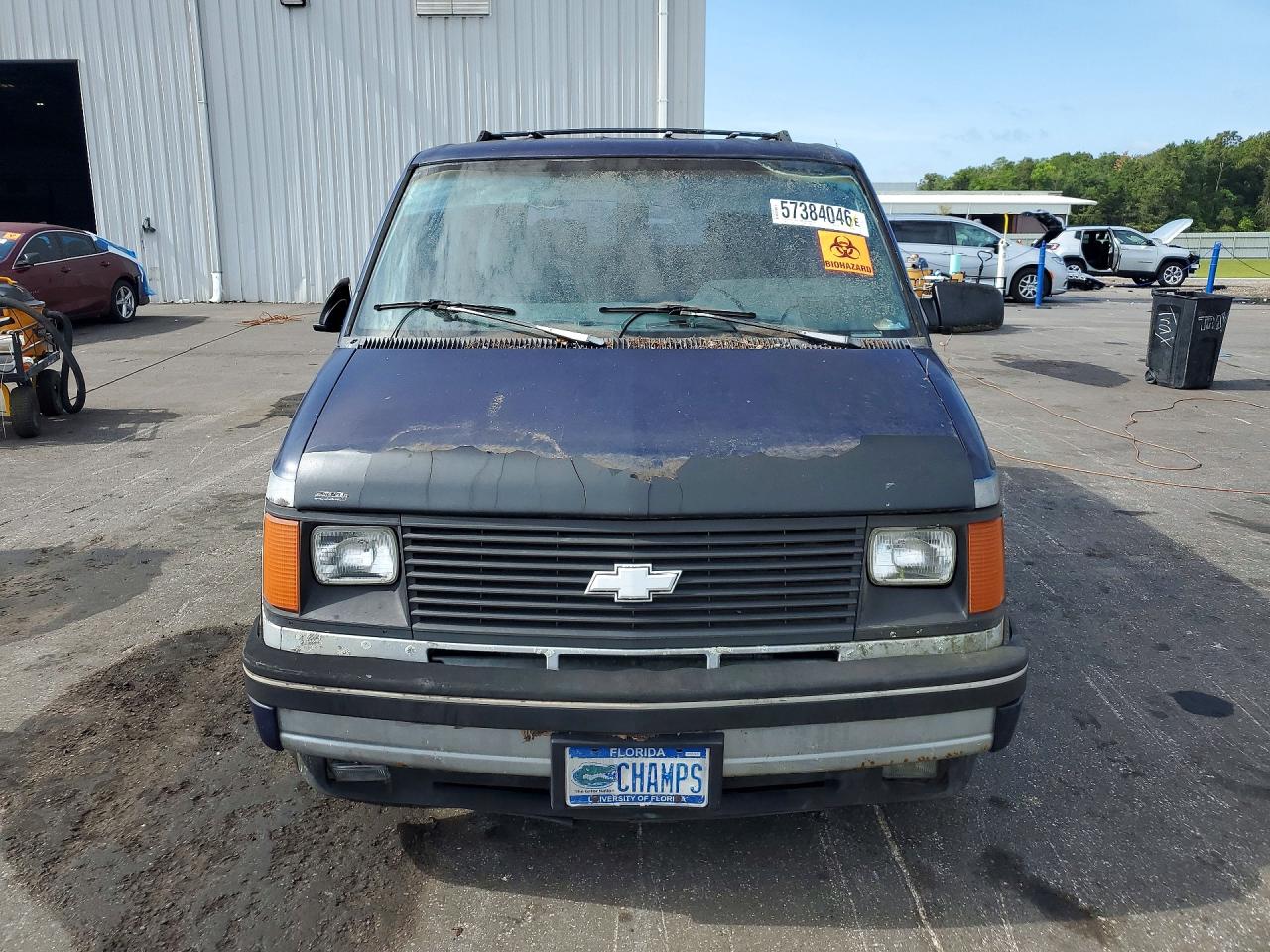 1990 Chevrolet Astro Two Tone vin: 1GNDM15ZXLB148627