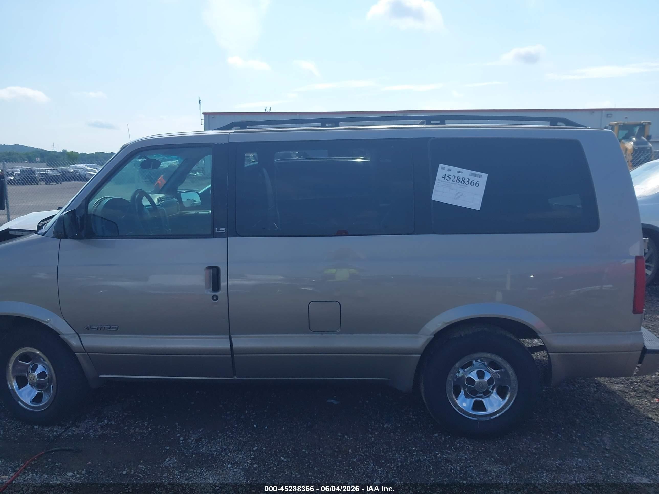 2001 Chevrolet Astro Ls Silver vin: 1GNDM19W01B132191