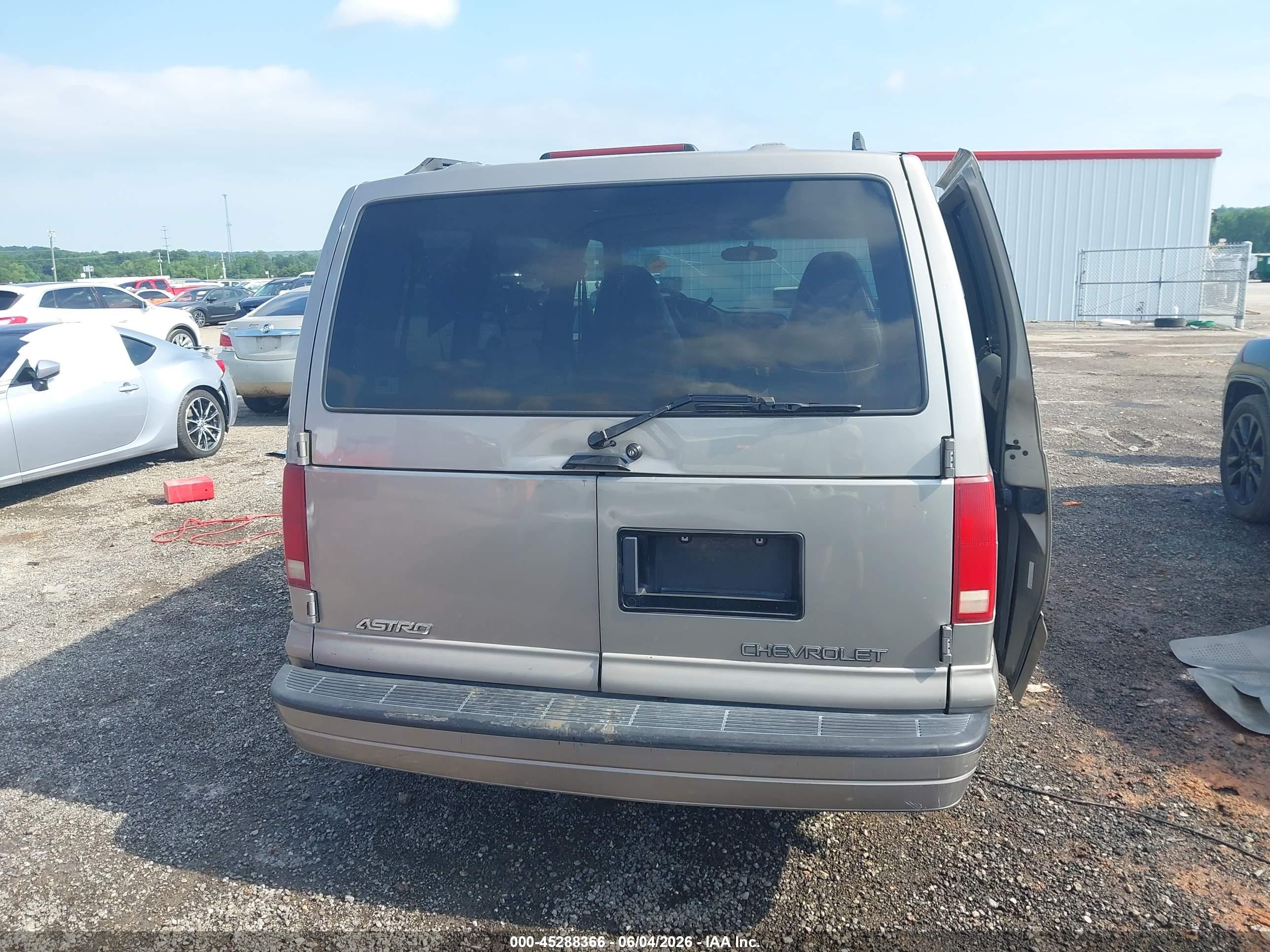2001 Chevrolet Astro Ls Silver vin: 1GNDM19W01B132191