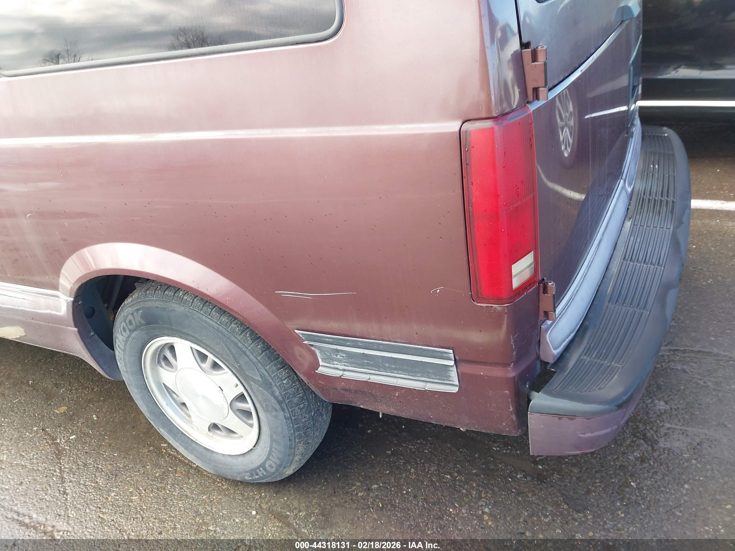 1997 Chevrolet Astro   Maroon vin: 1GNDM19W0VB164175
