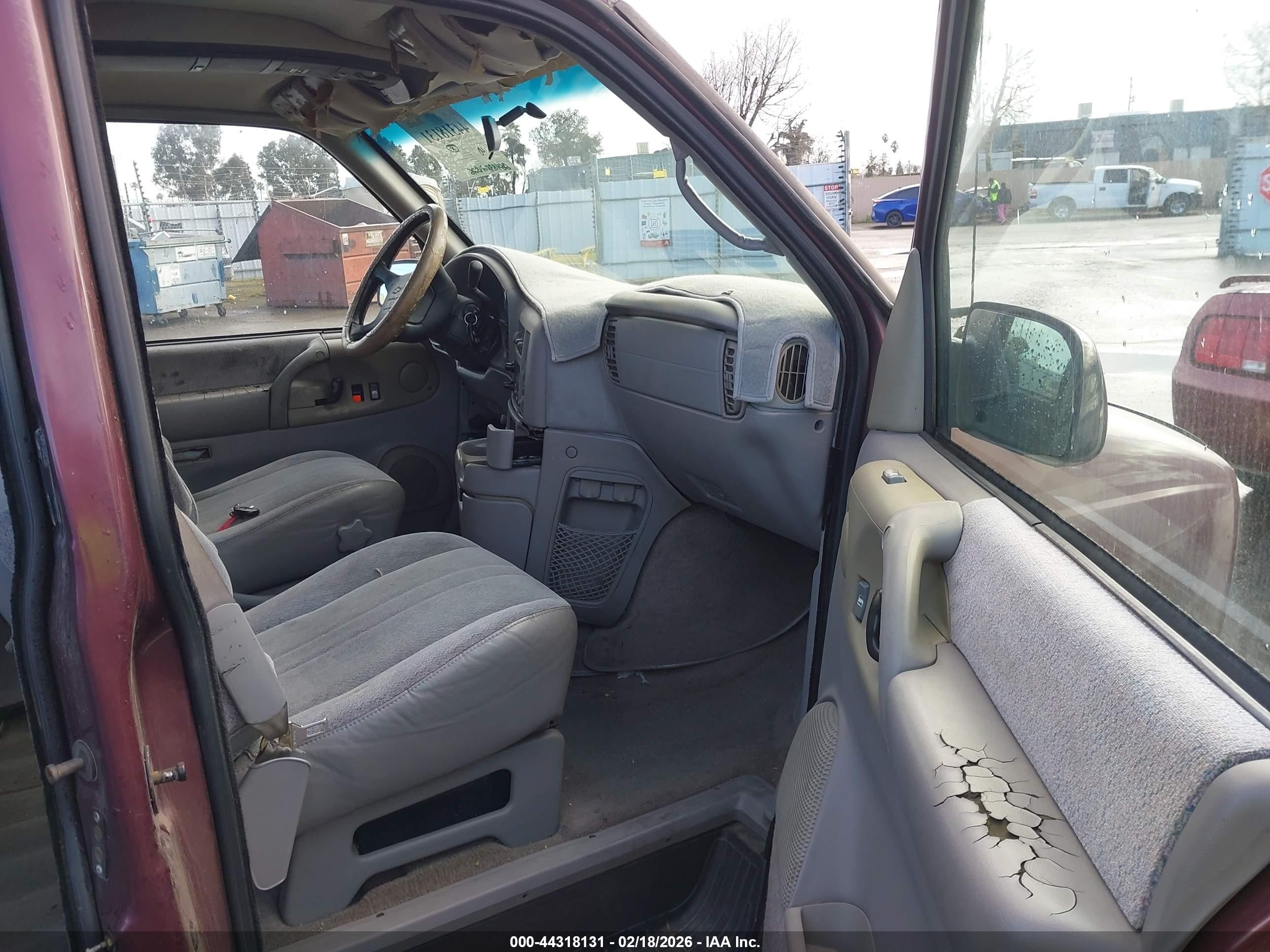 1997 Chevrolet Astro   Maroon vin: 1GNDM19W0VB164175