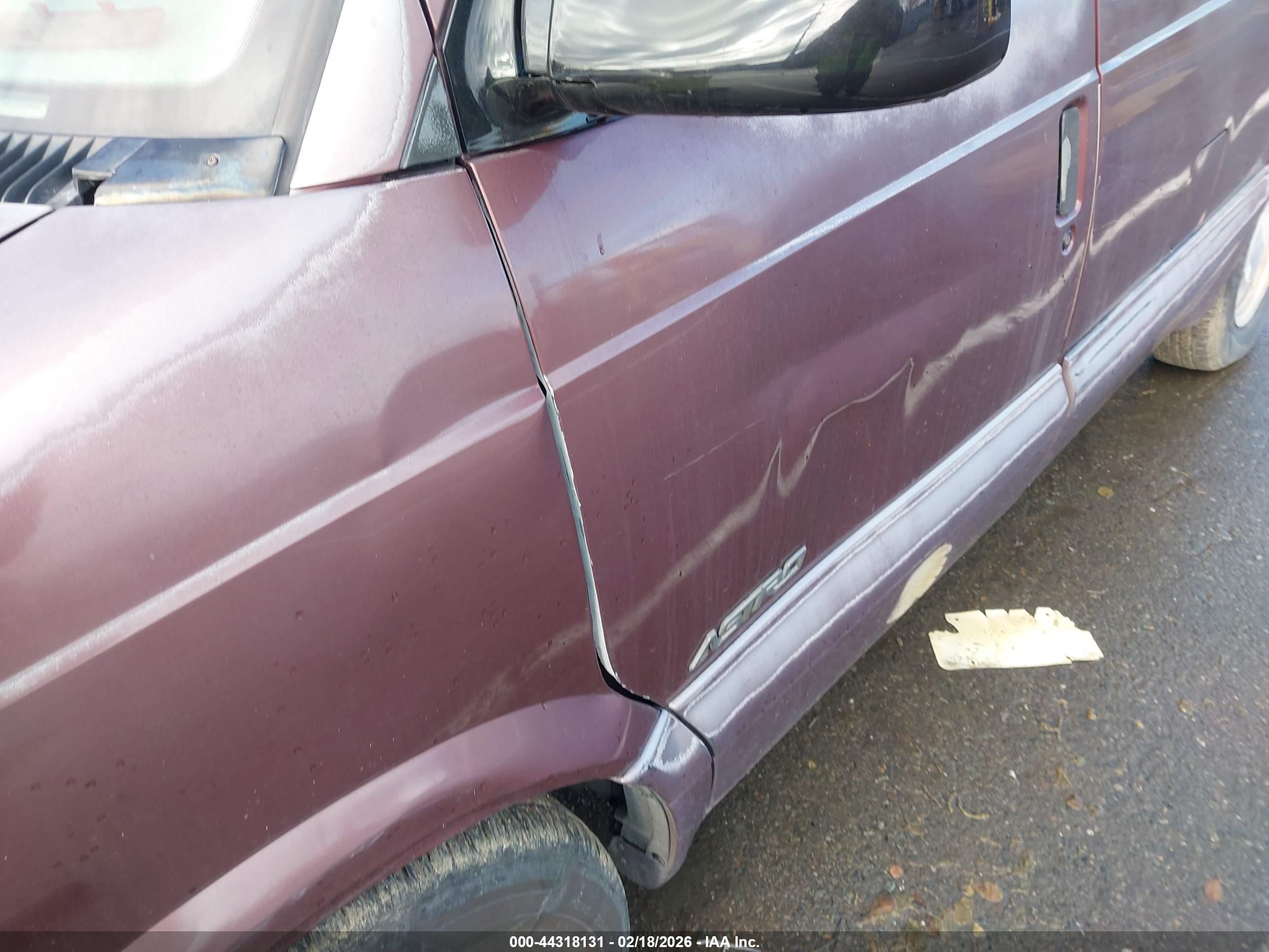1997 Chevrolet Astro   Maroon vin: 1GNDM19W0VB164175