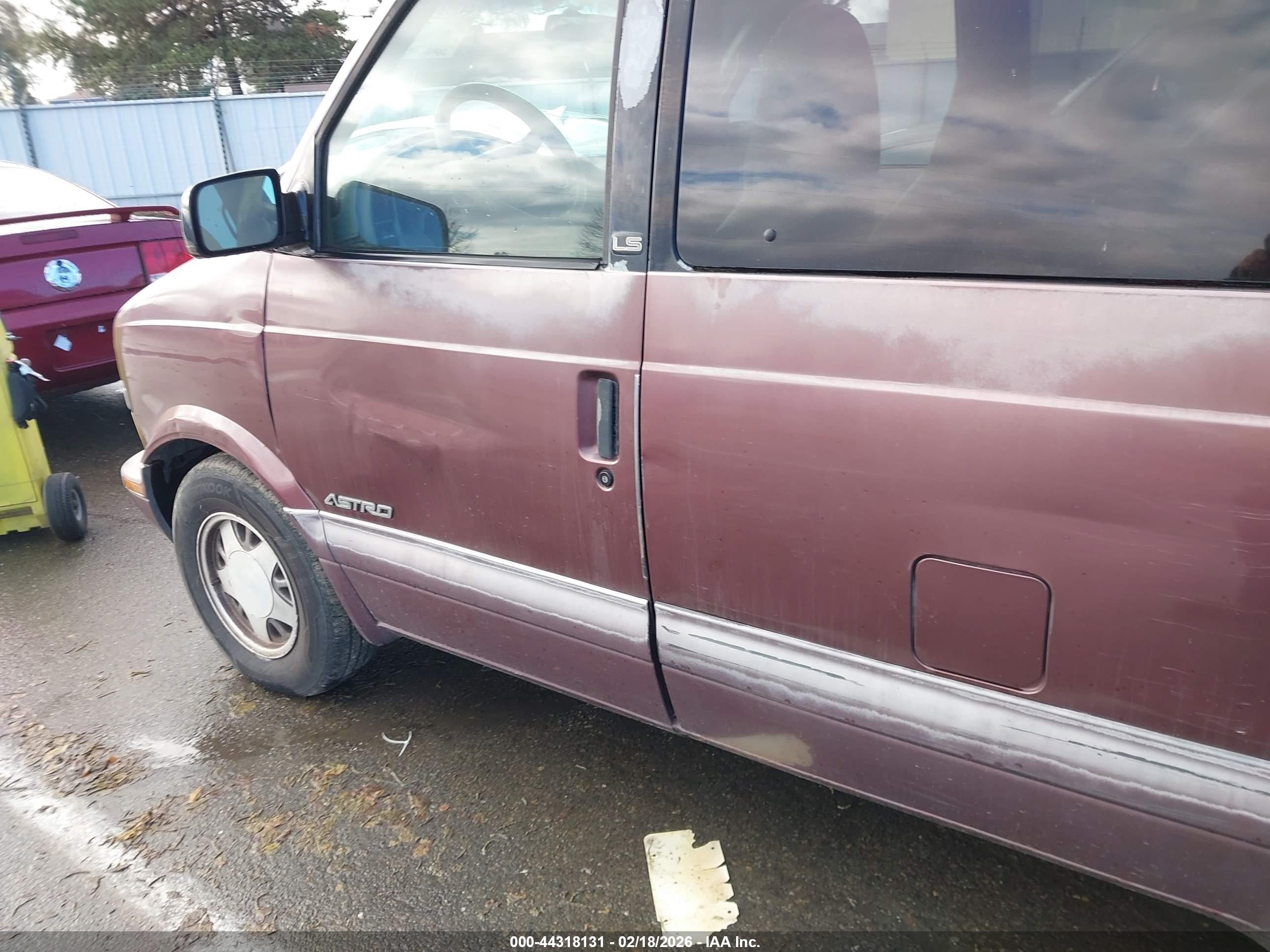 1997 Chevrolet Astro   Maroon vin: 1GNDM19W0VB164175