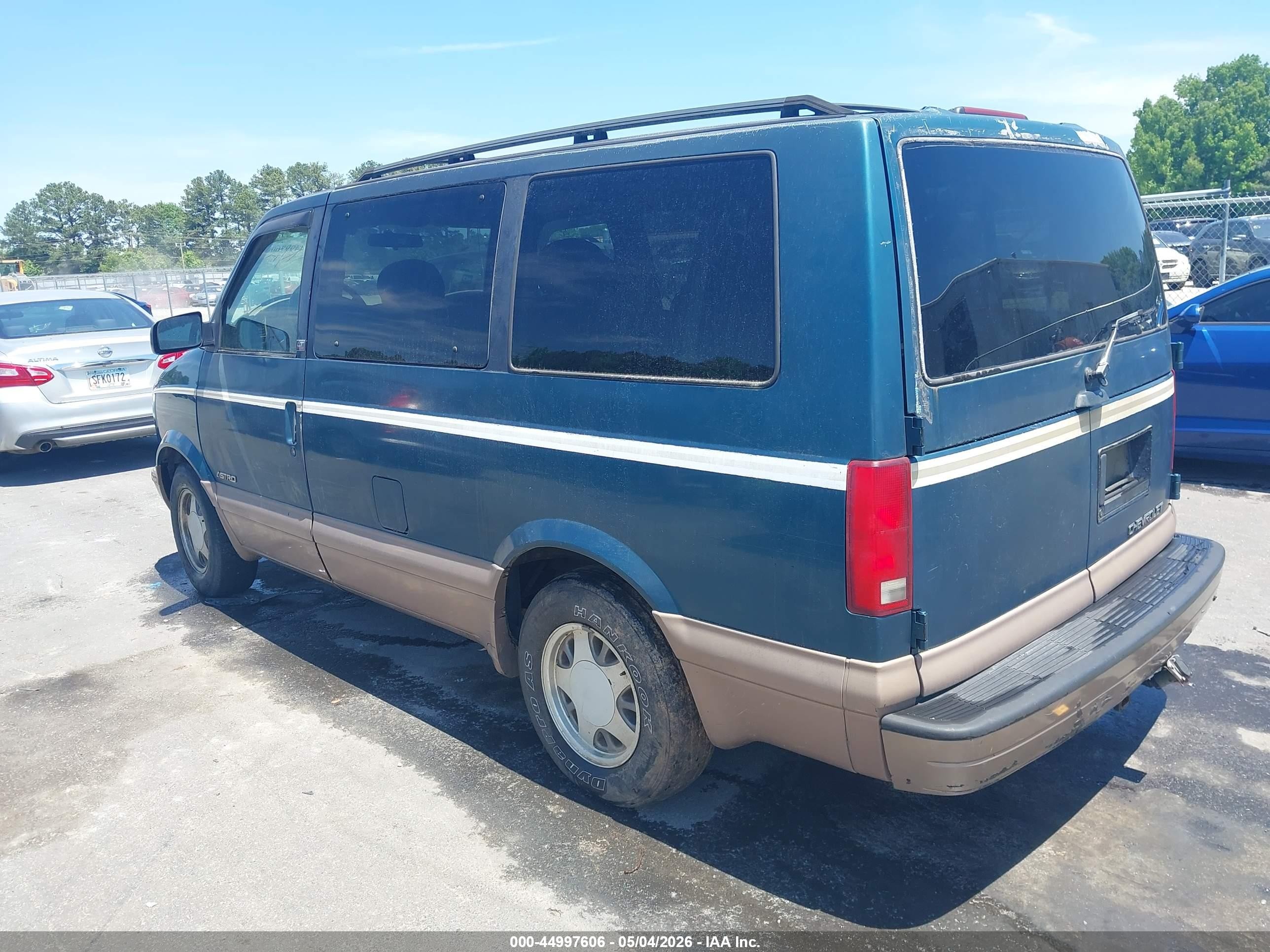 1997 Chevrolet Astro Ls Cmi Green vin: 1GNDM19W0VB181350