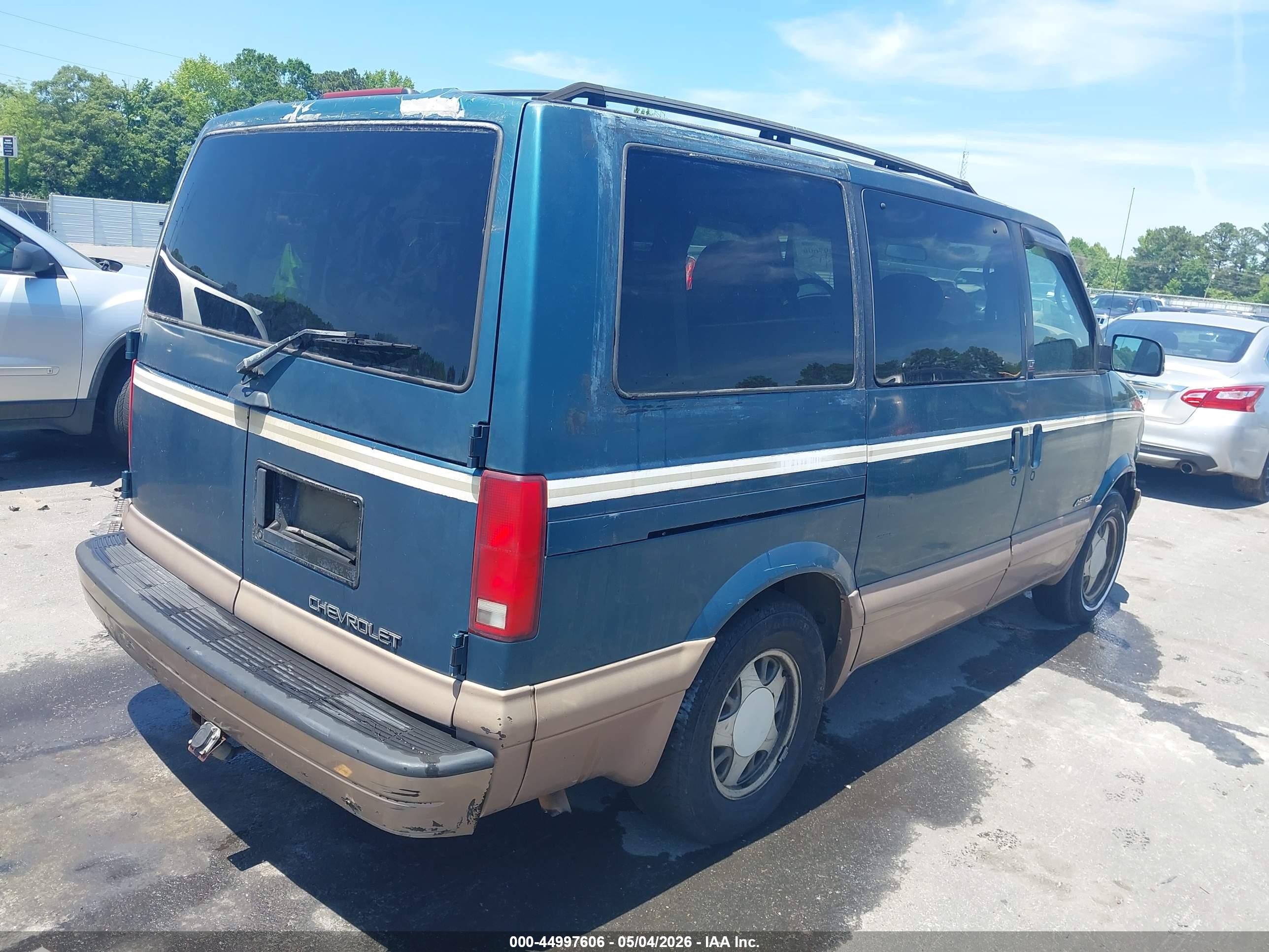 1997 Chevrolet Astro Ls Cmi Green vin: 1GNDM19W0VB181350